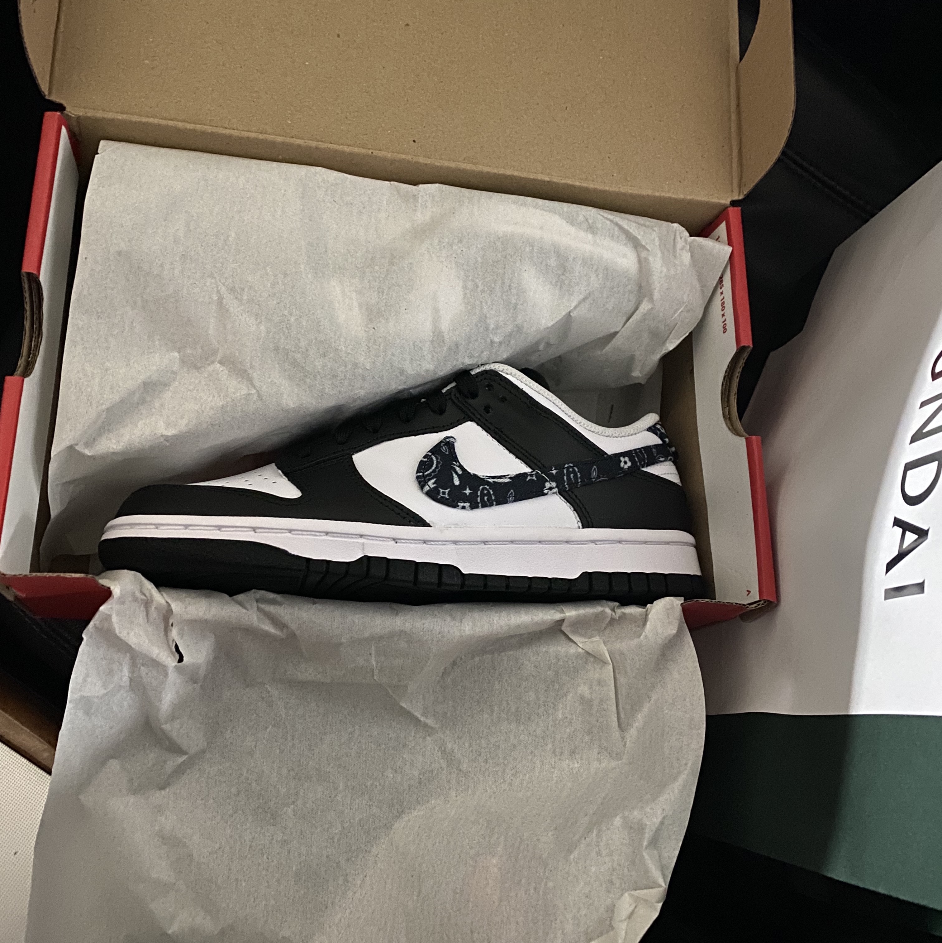 (W) Nike Dunk Low Essential Black Paisley 착용 스타일