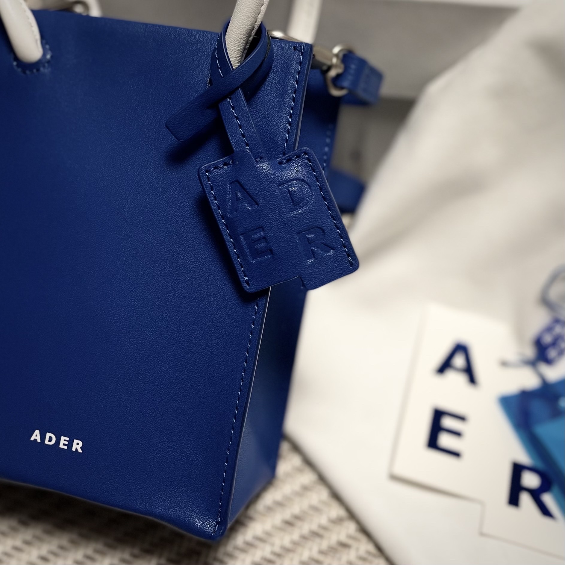 Ader Error Small Shopper Bag Blue 착용 스타일 - 2