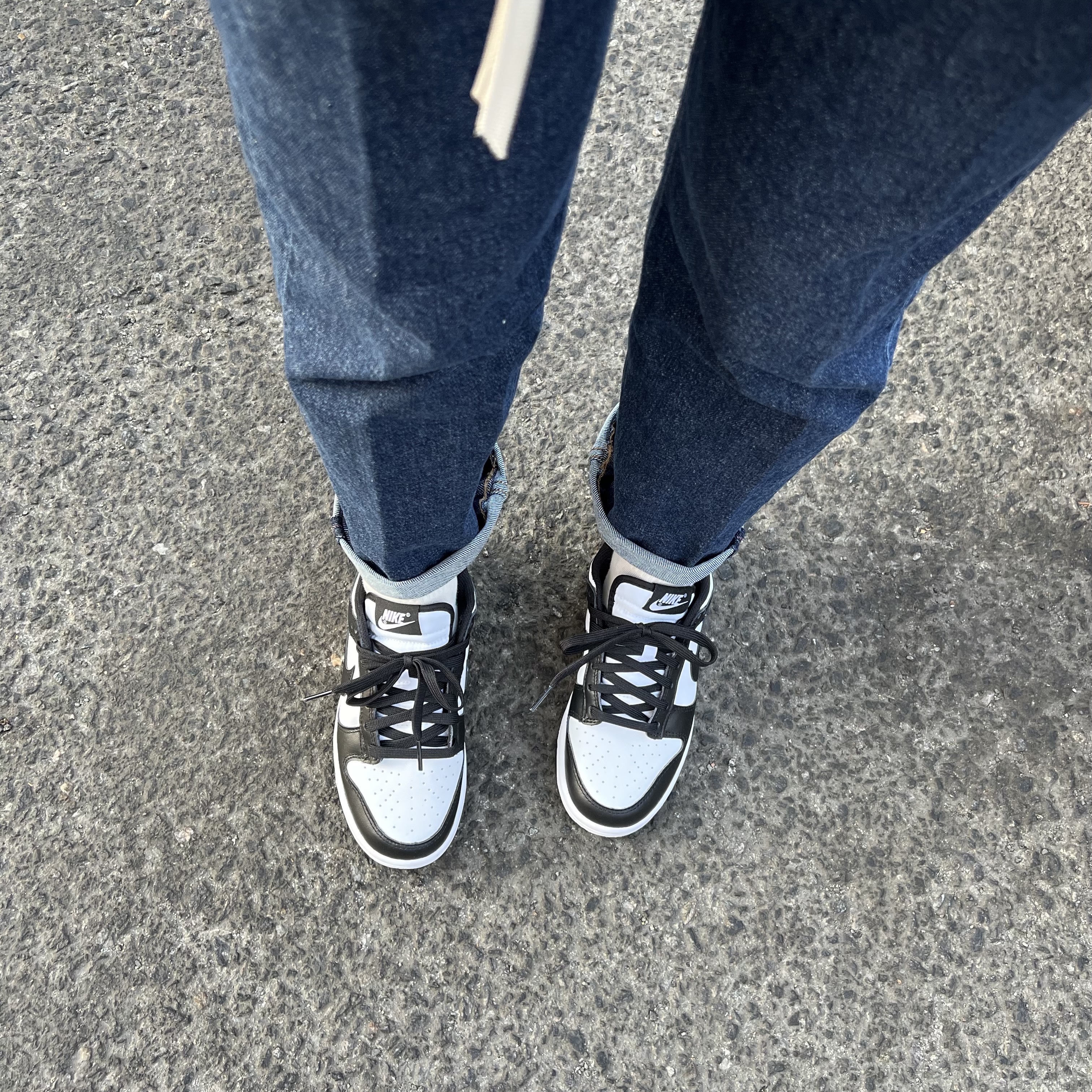 (W) Nike Dunk Low Black 착용 스타일 - 1