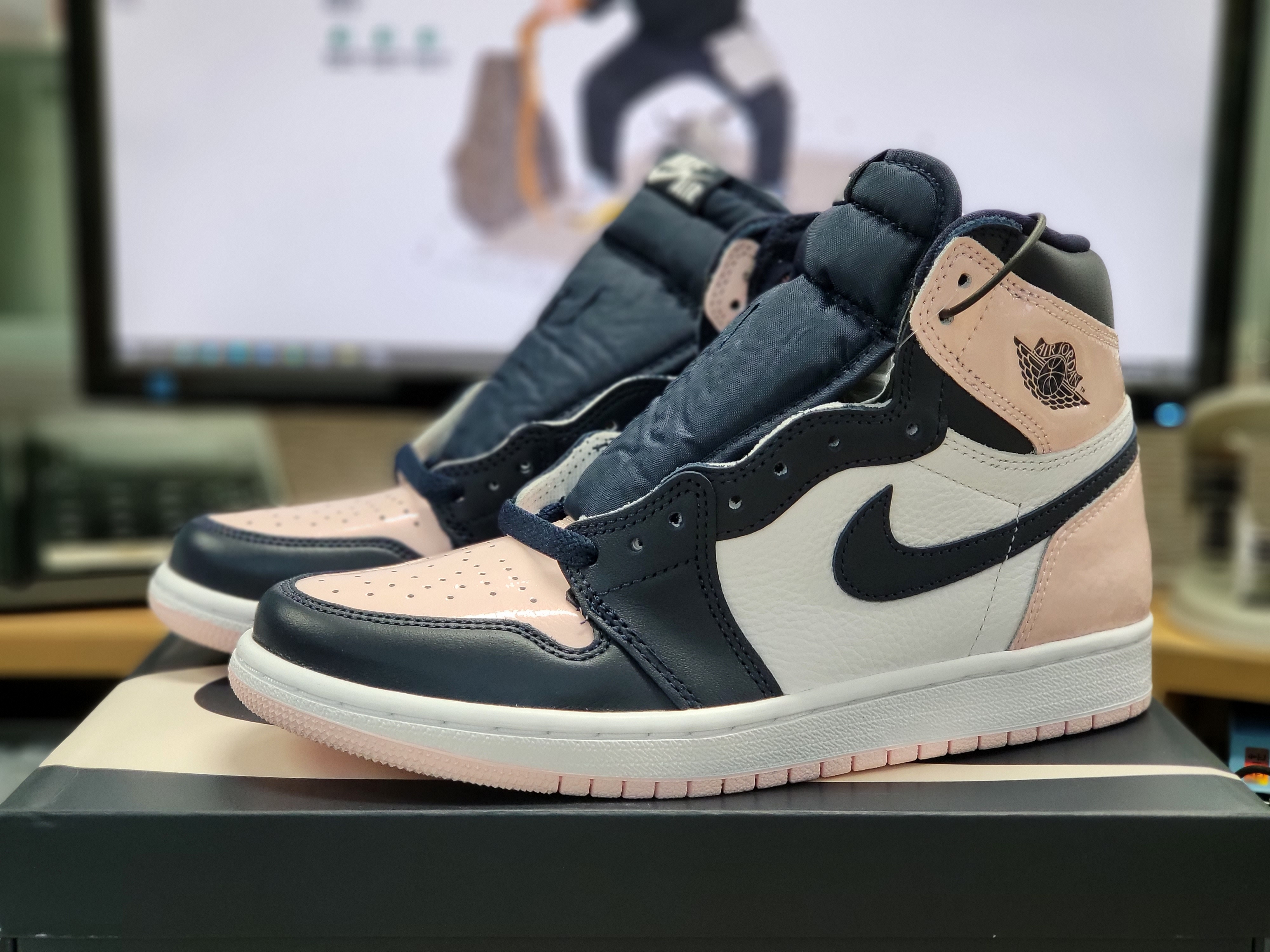(W) Jordan 1 Retro High OG Atmosphere 착용 스타일