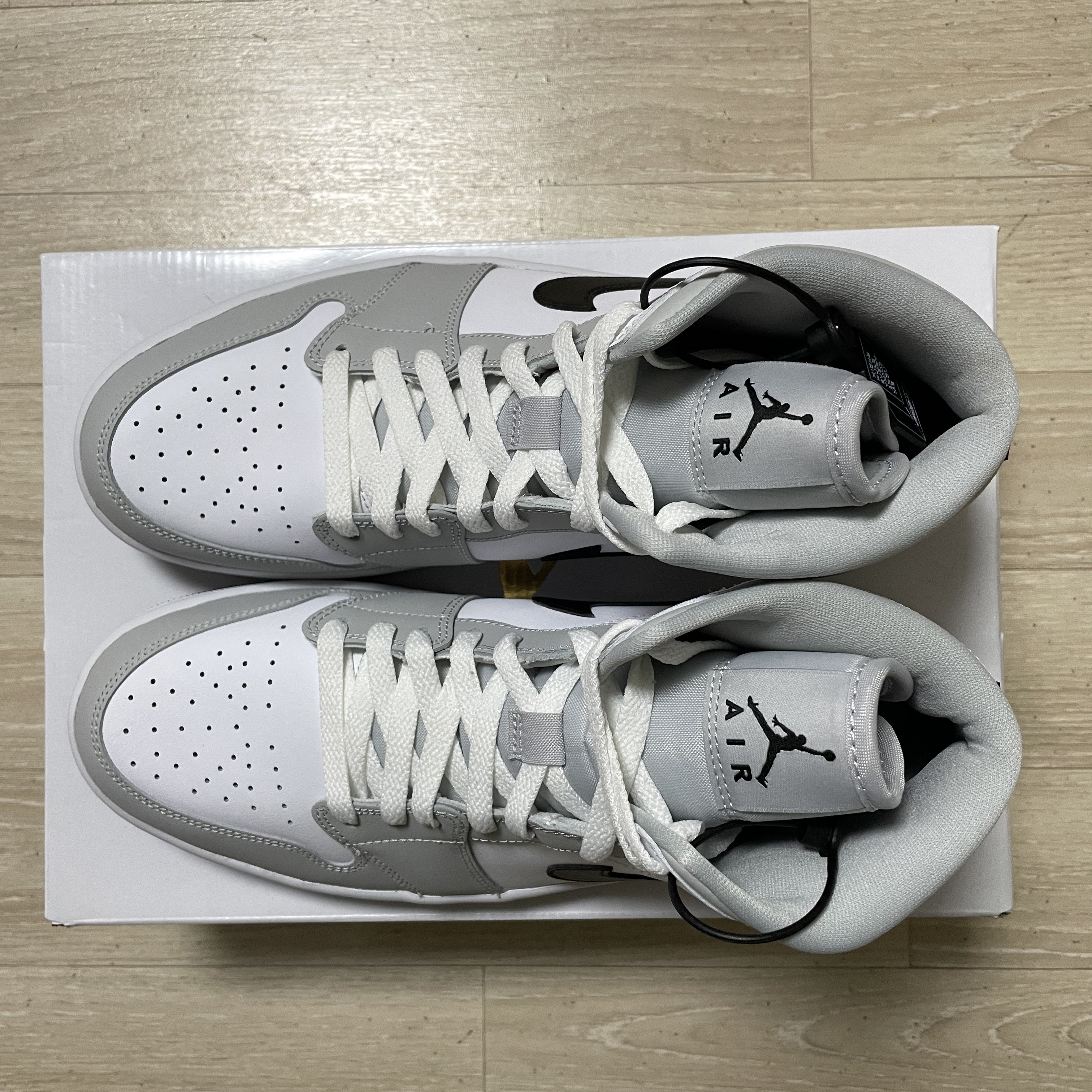 (W) Jordan 1 Mid Grey Fog 착용 스타일 - 2