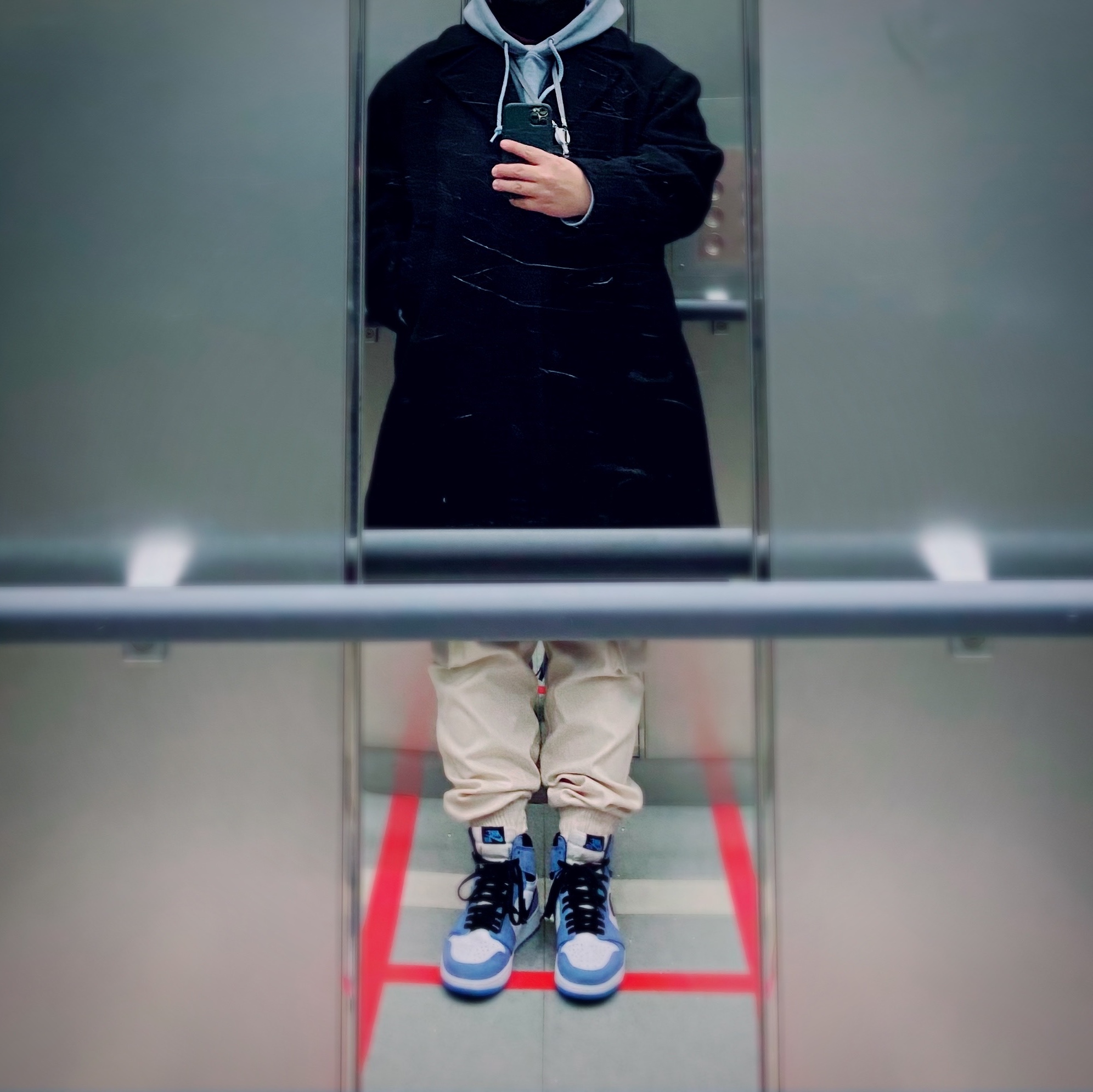 Stussy Basic Stussy Hoodie Steel 2021, Jordan 1 Retro High OG University Blue 착용 스타일