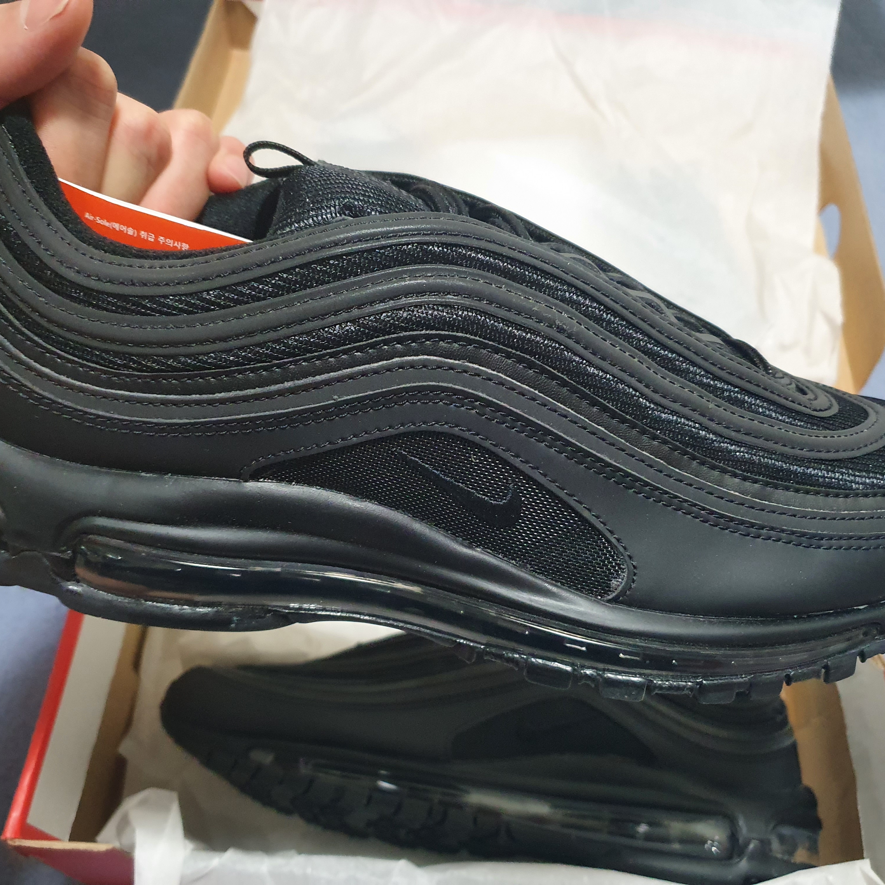 Nike Air Max 97 Triple Black 착용 스타일 - 1