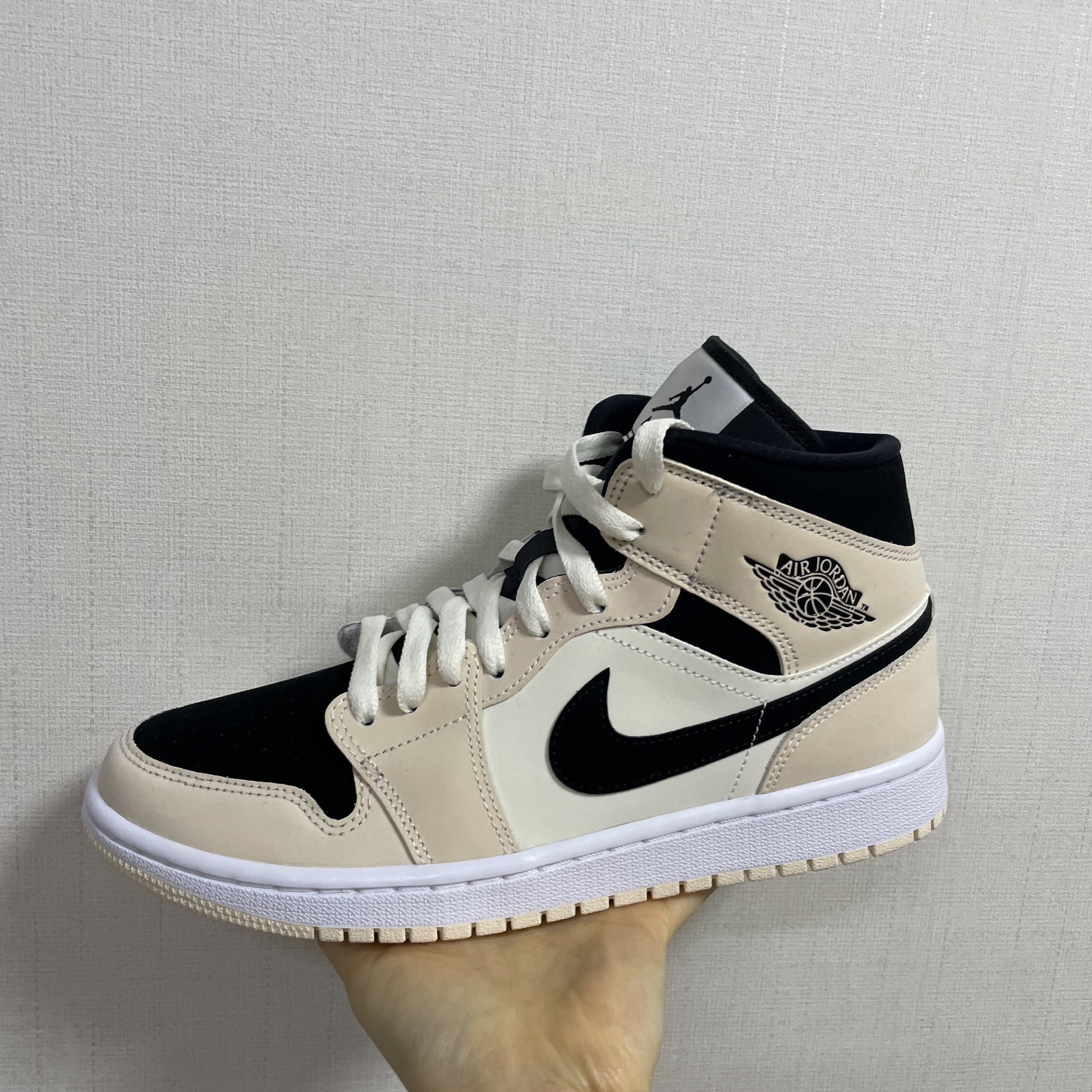 (W) Jordan 1 Mid Barely Orange 착용 스타일 - 2