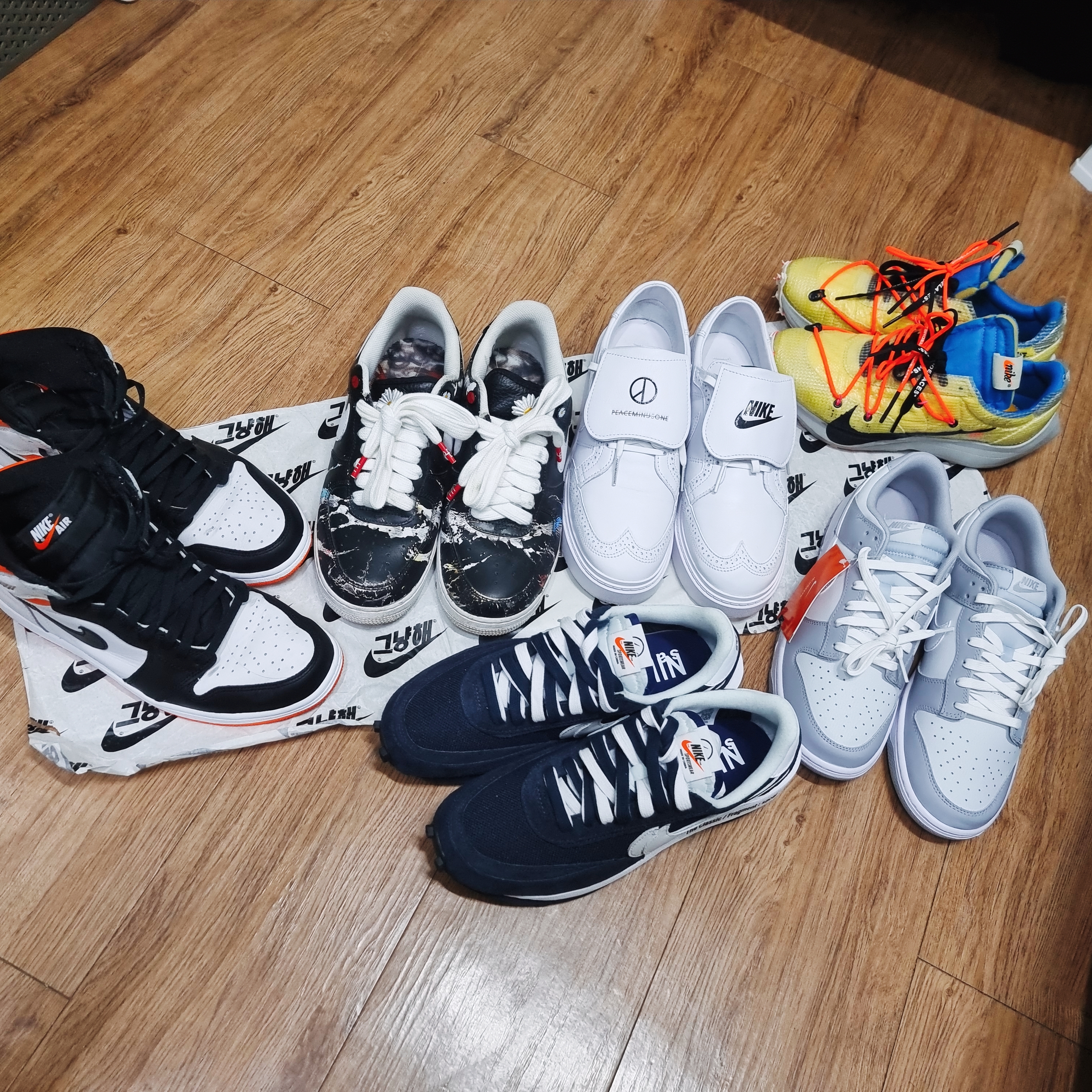 (W) Nike x Off-White Vapor Street Tour Yellow, Jordan 1 Retro High OG Electro Orange 착용 스타일 - 3