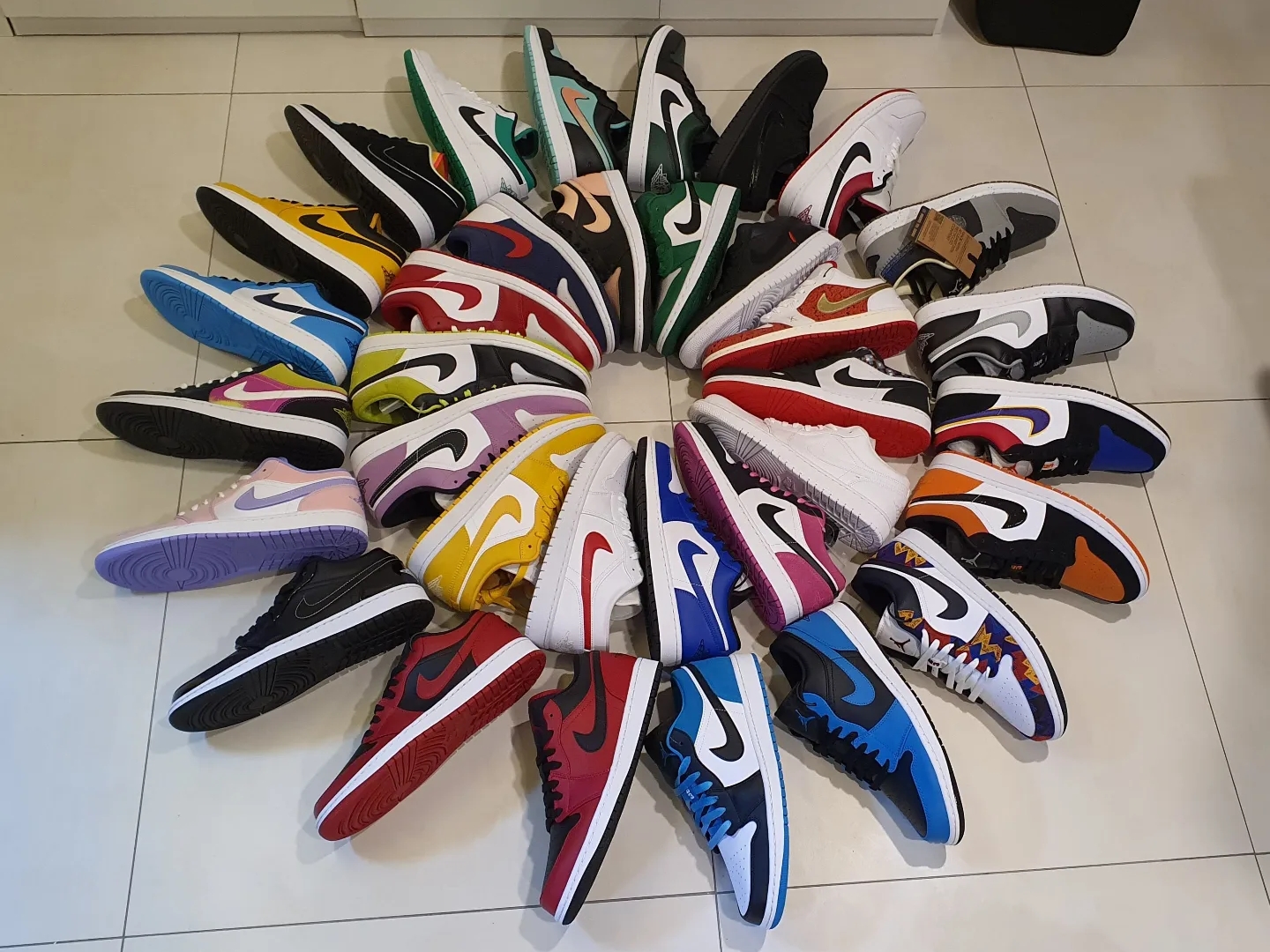 Jordan 1 Low Hyper Royal, Jordan 1 Low Gym Red White 착용 스타일 - 1
