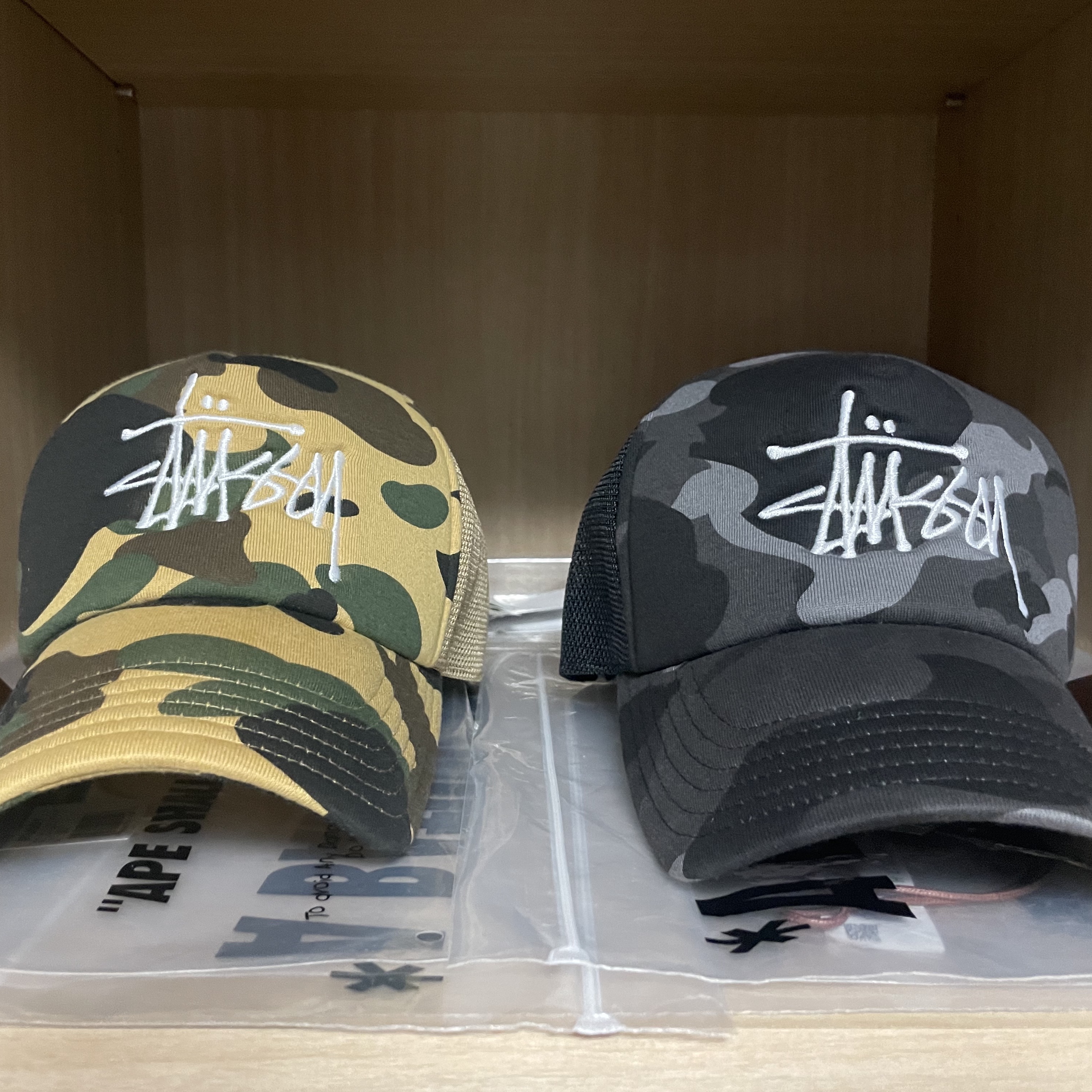 Stussy x BAPE Trucker Cap Black, Stussy x BAPE Trucker Cap Yellow 착용 스타일
