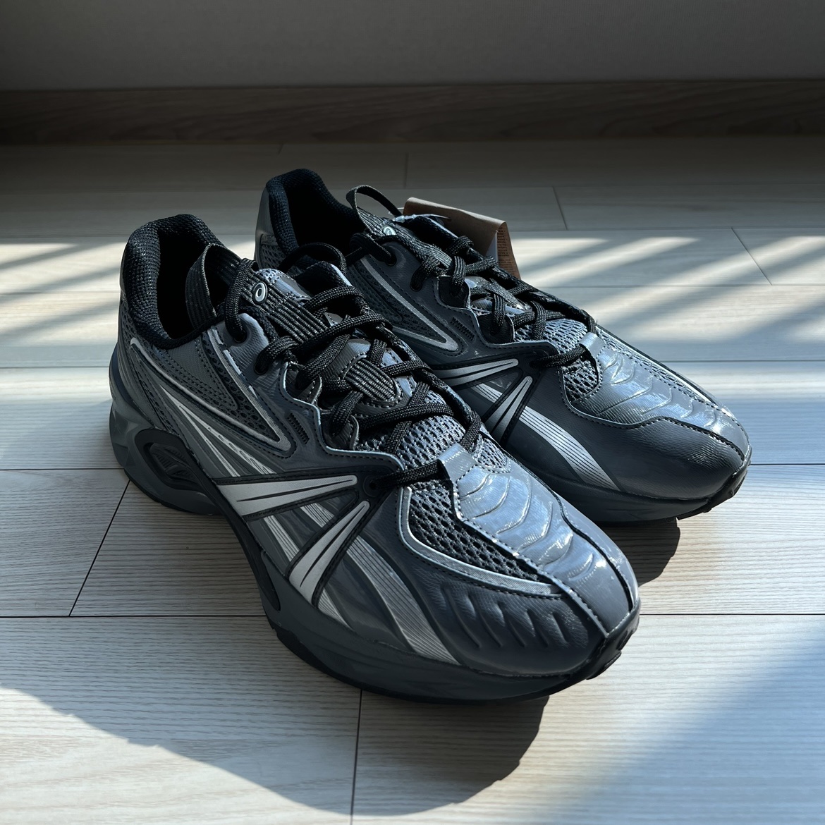 Asics HN2-S Protoblast Steel Grey 착용 스타일 - 2