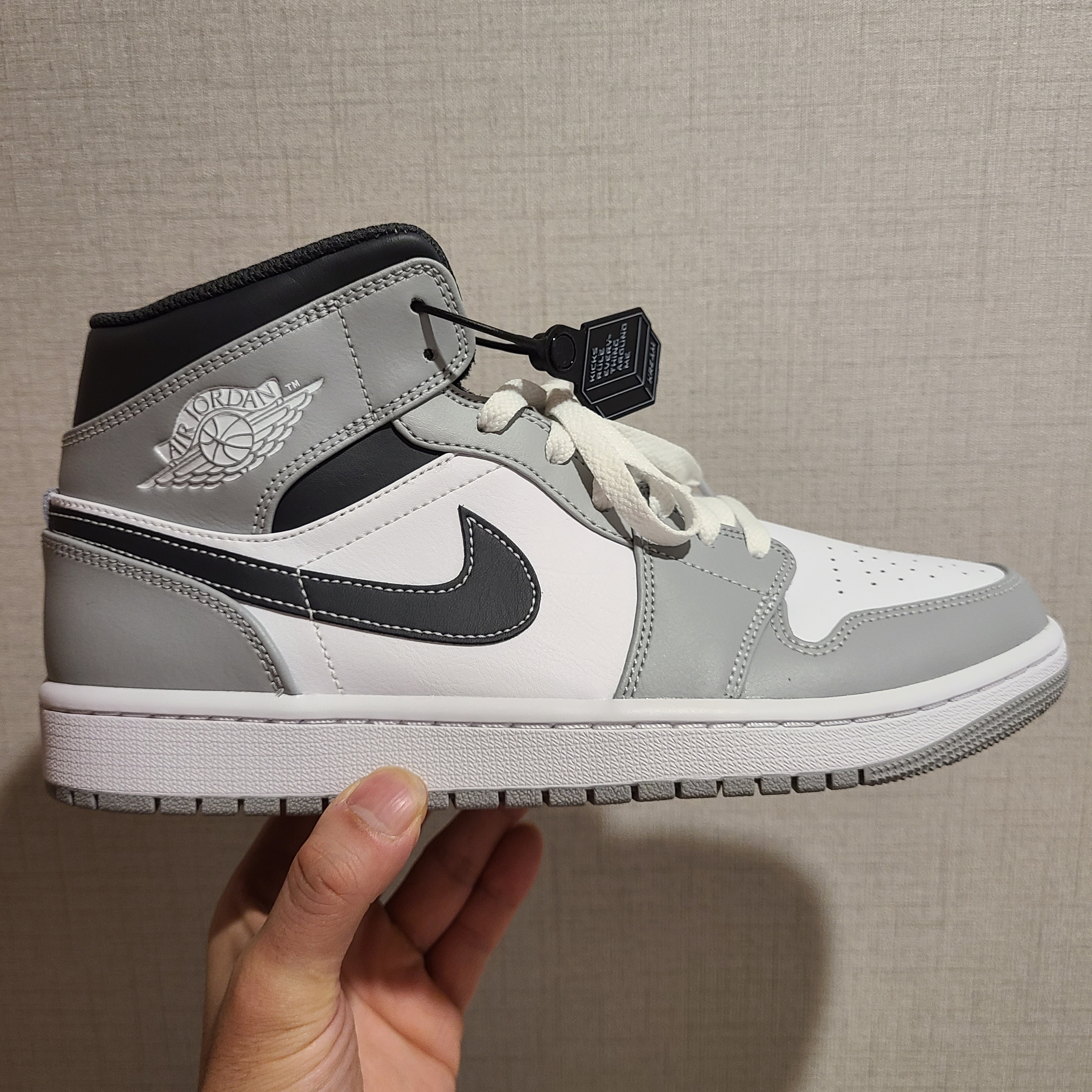 Jordan 1 Mid Light Smoke Grey Anthracite 착용 스타일