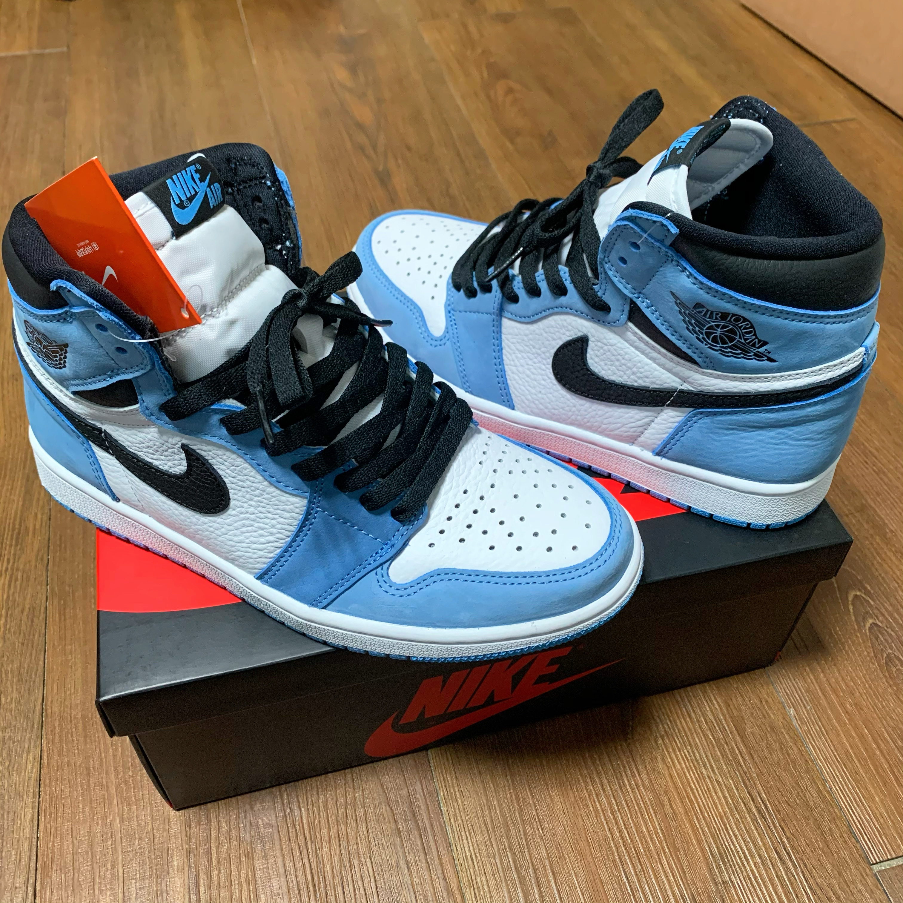 Jordan 1 Retro High OG University Blue 착용 스타일