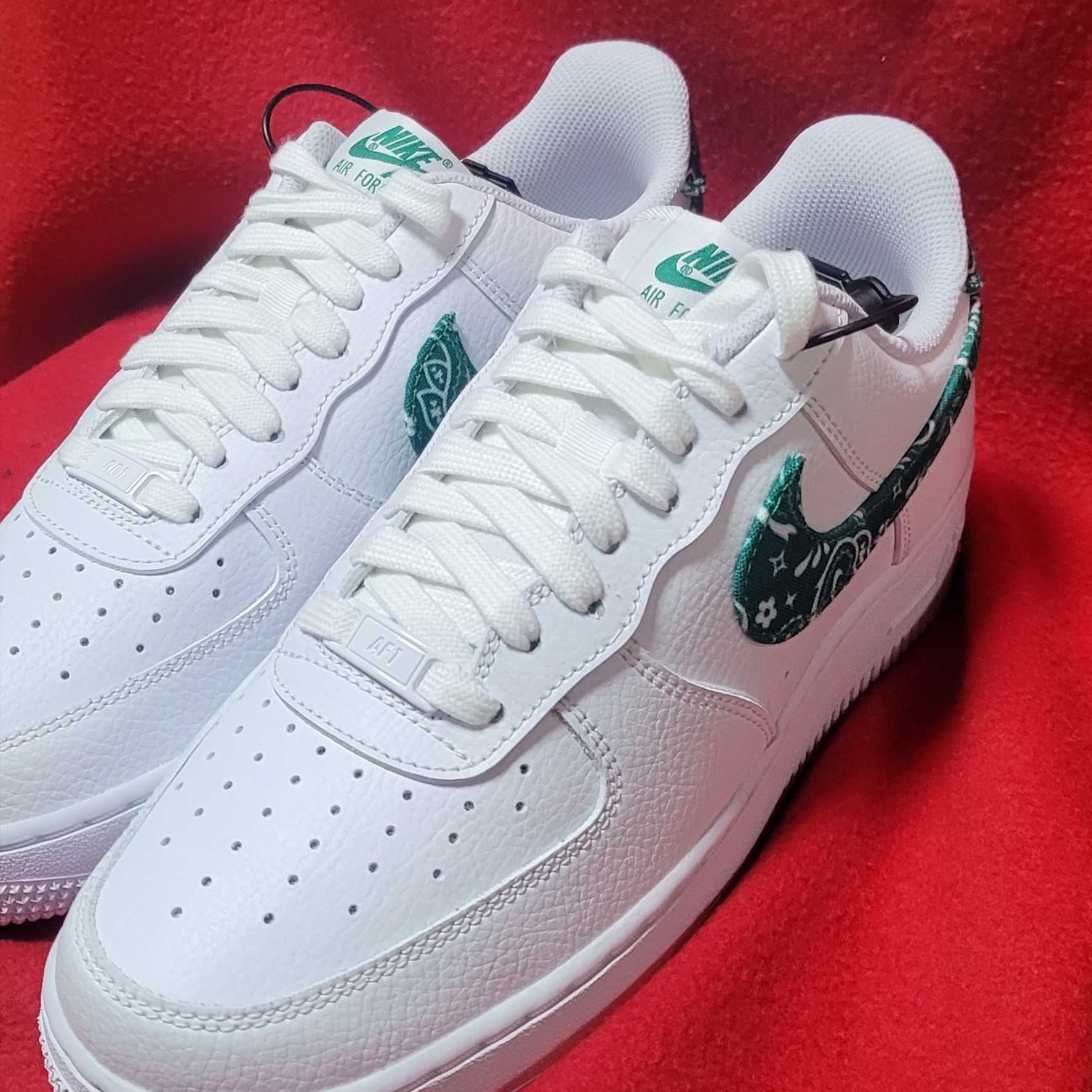 (W) Nike Air Force 1 '07 Essential Paisley Swoosh White Malachite 착용 스타일 - 2