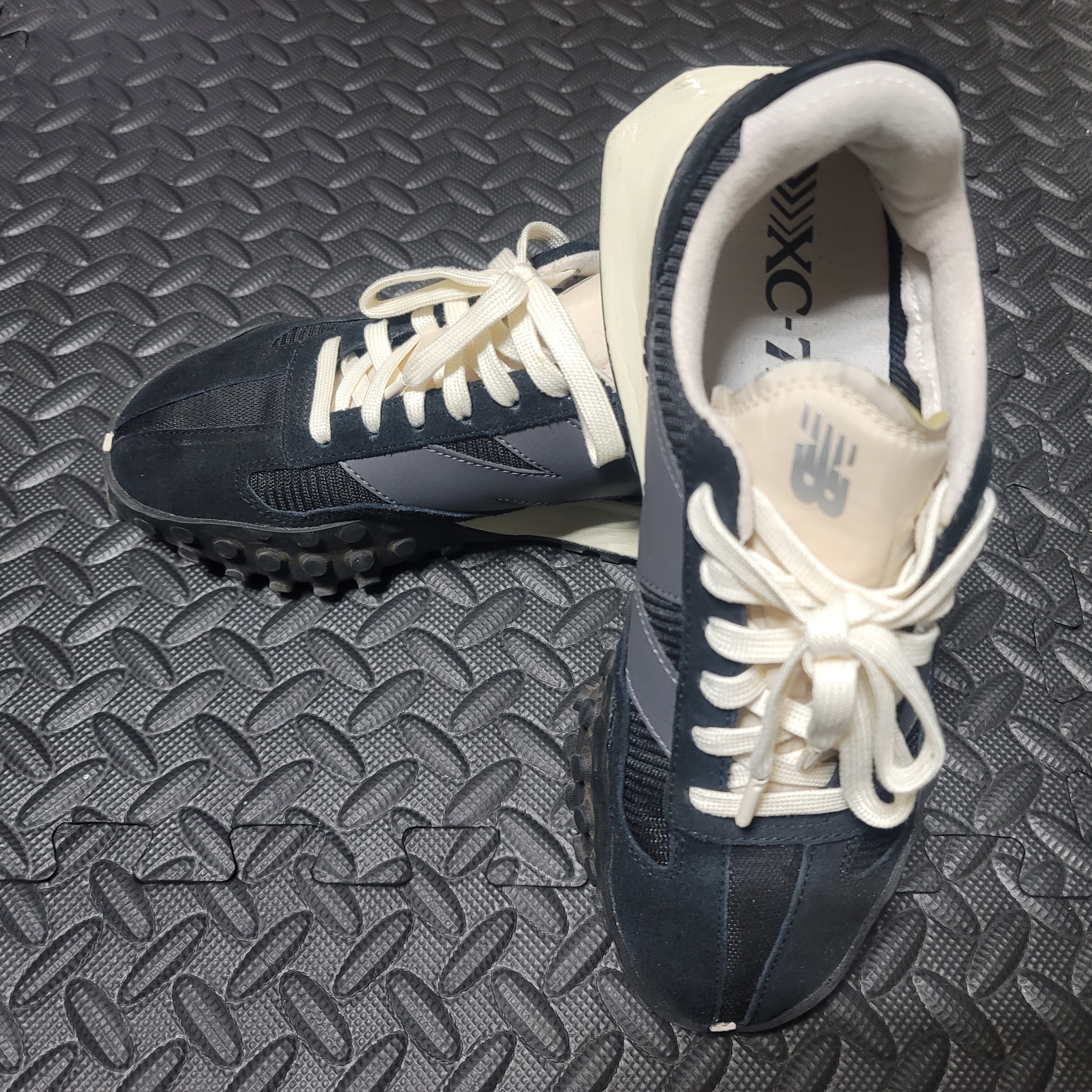New Balance XC-72 Black Moonbeam 착용 스타일 - 5