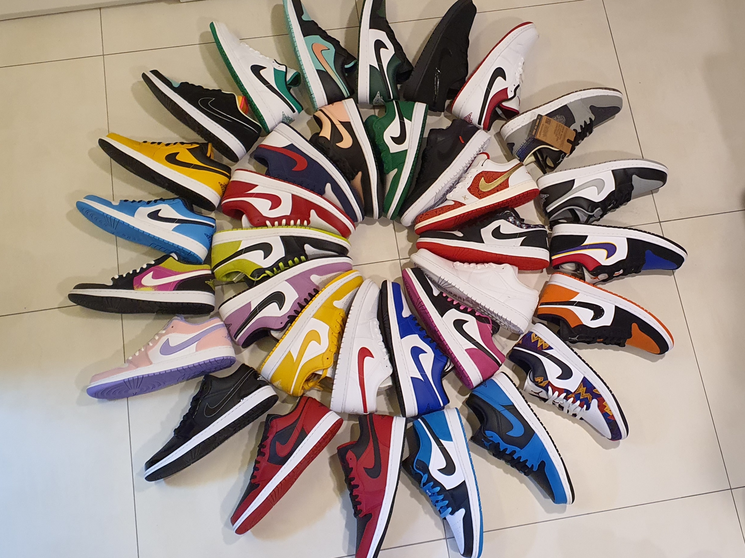 Jordan 1 Low Hyper Royal, Jordan 1 Low Gym Red White 착용 스타일 - 2
