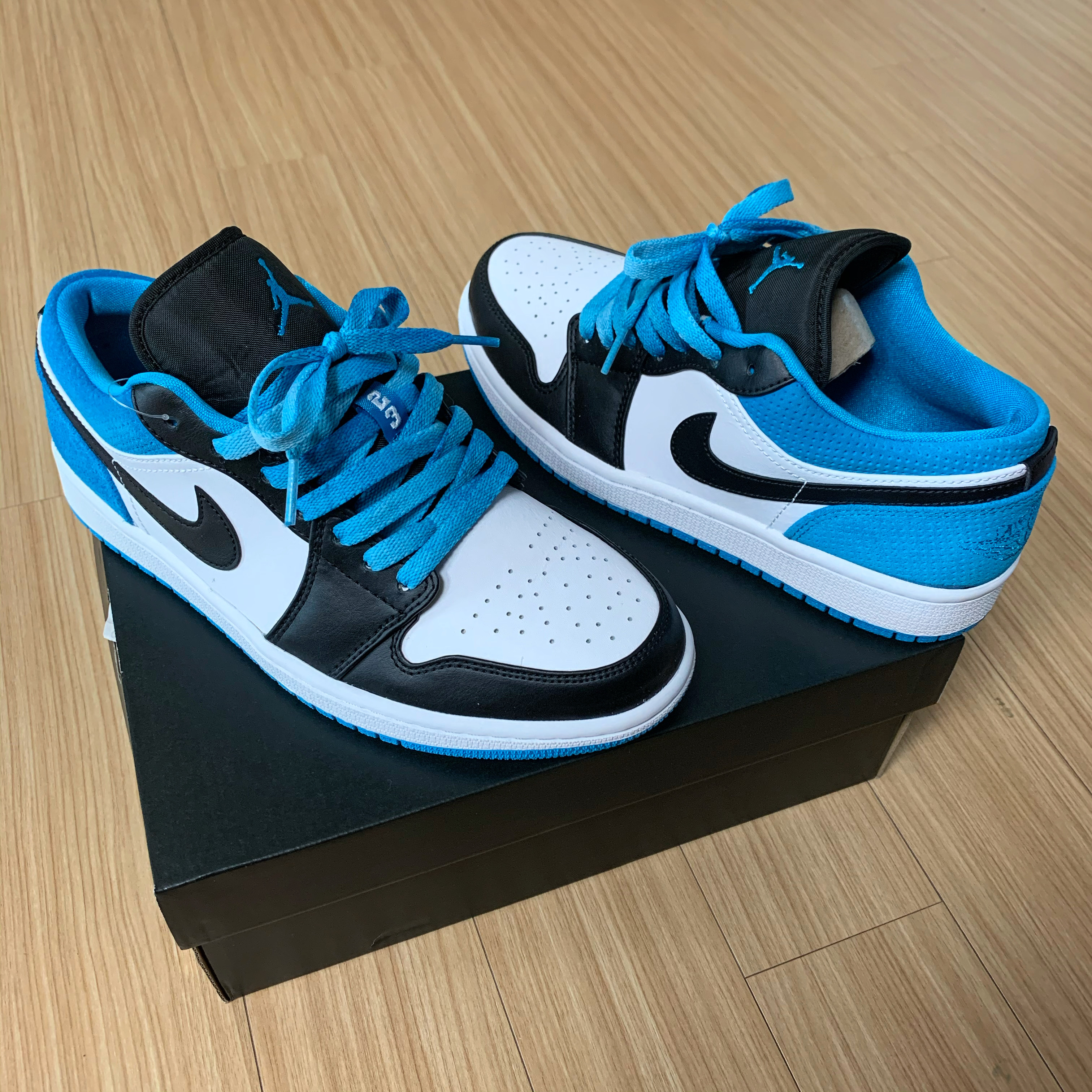 Jordan 1 Low SE Laser Blue 착용 스타일