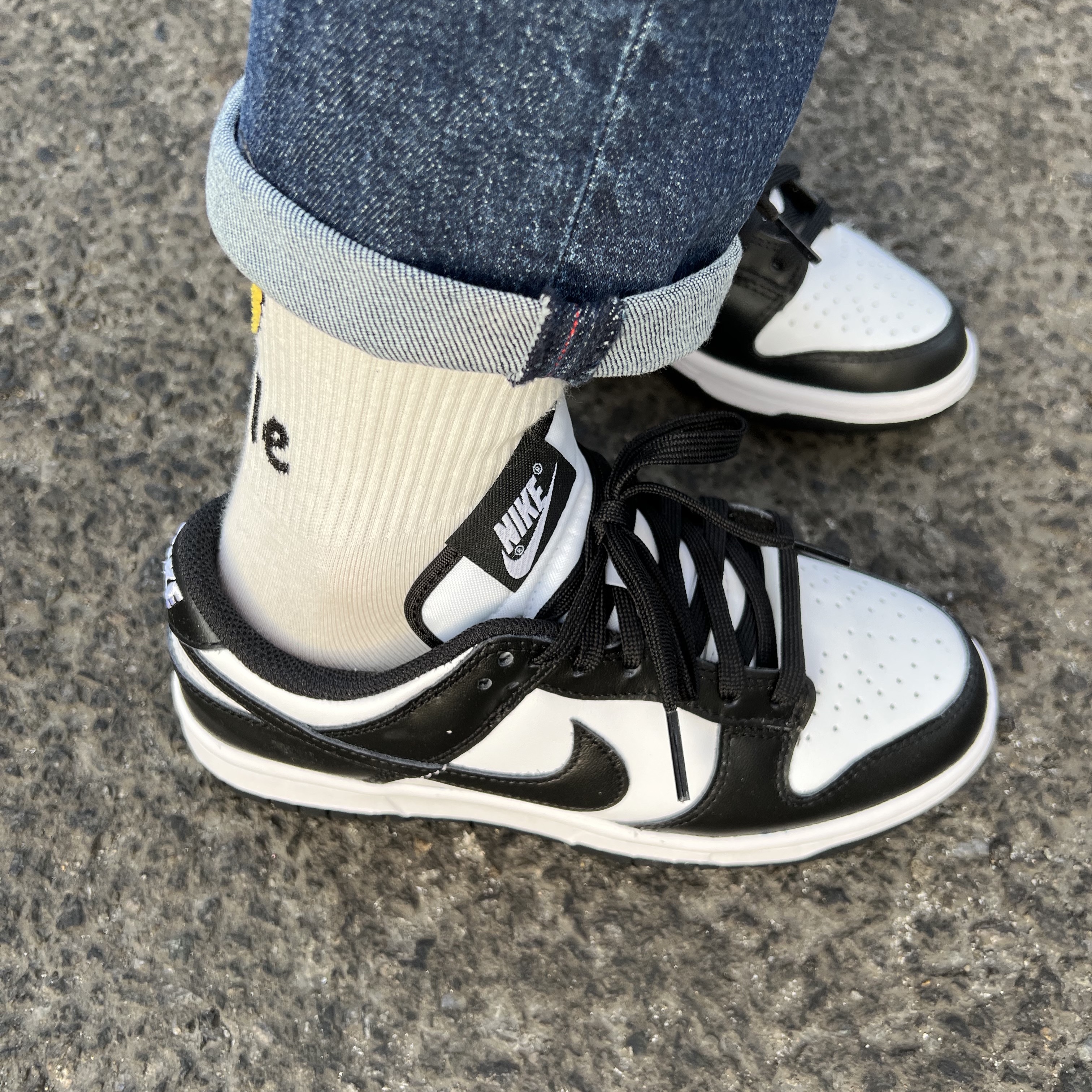 (W) Nike Dunk Low Black 착용 스타일 - 4