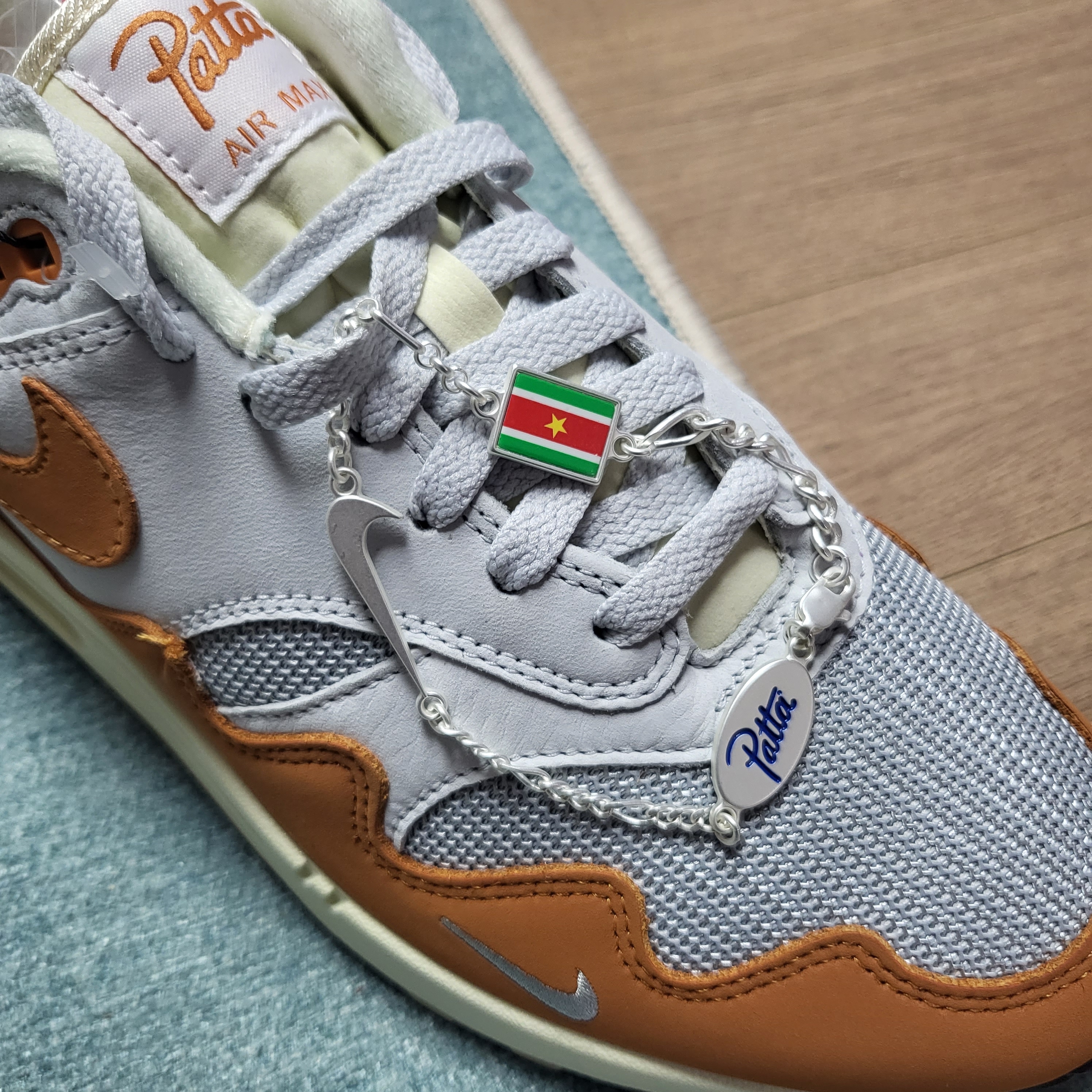 Nike x Patta Air Max 1 Monarch 착용 스타일 - 1