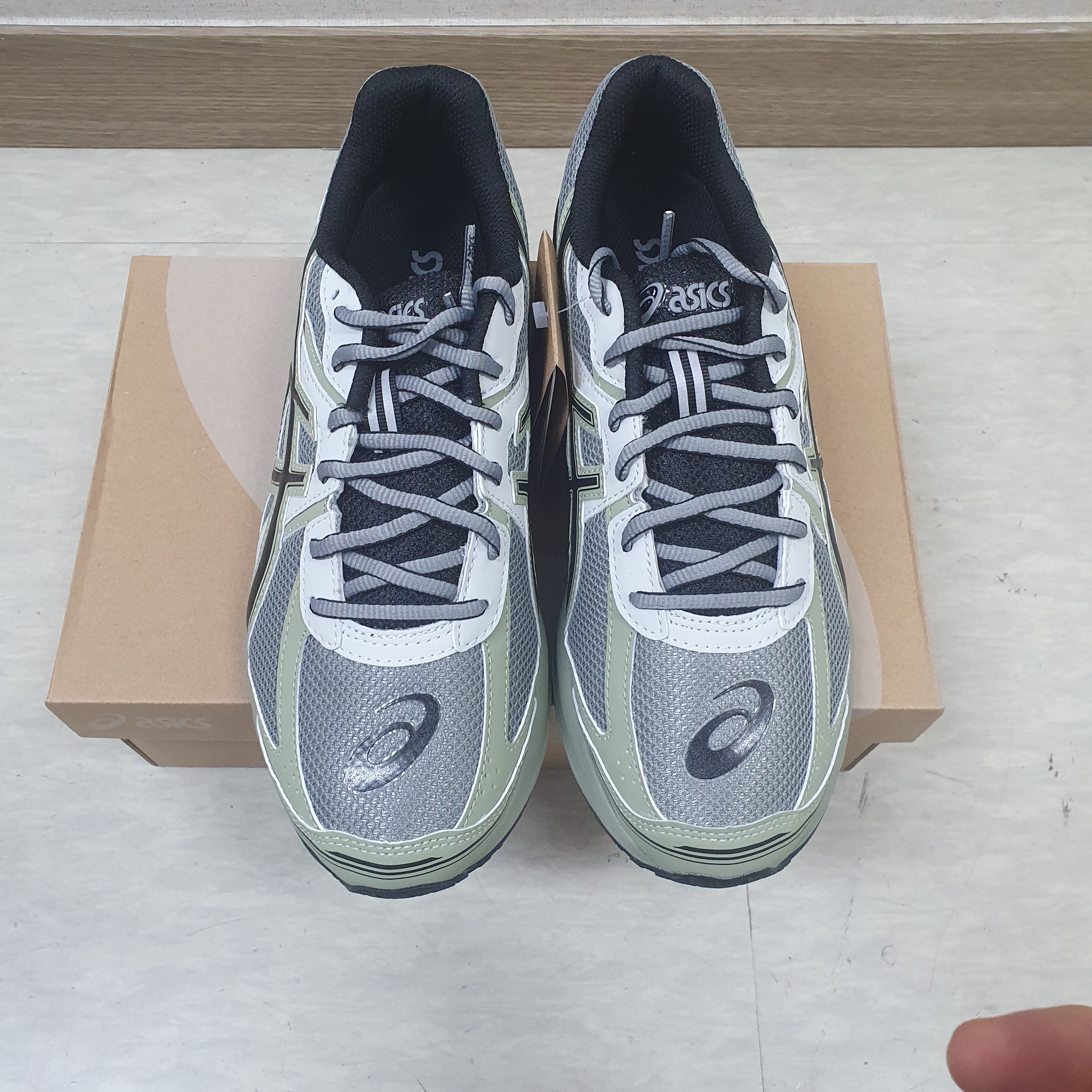 Asics Jog 100 S Sheet Rock - 2E Wide 착용 스타일 - 2