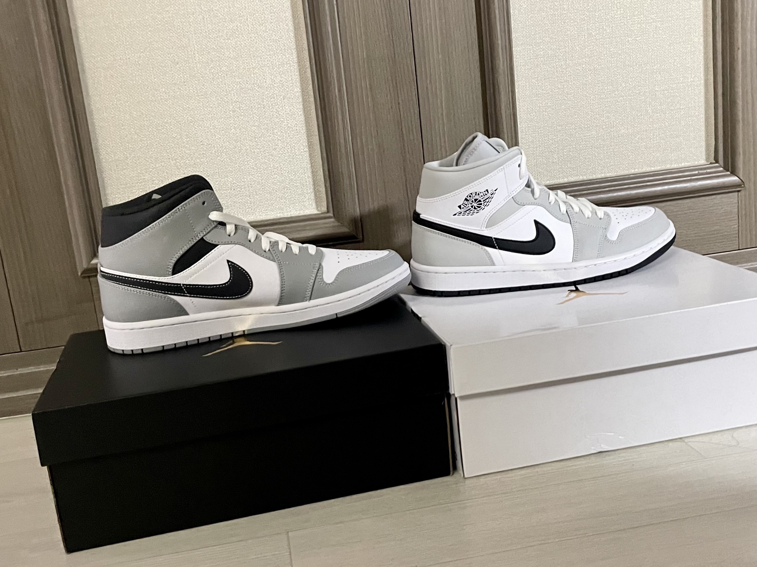 Jordan 1 Mid Light Smoke Grey Anthracite, (W) Jordan 1 Mid Grey Fog 착용 스타일 - 1