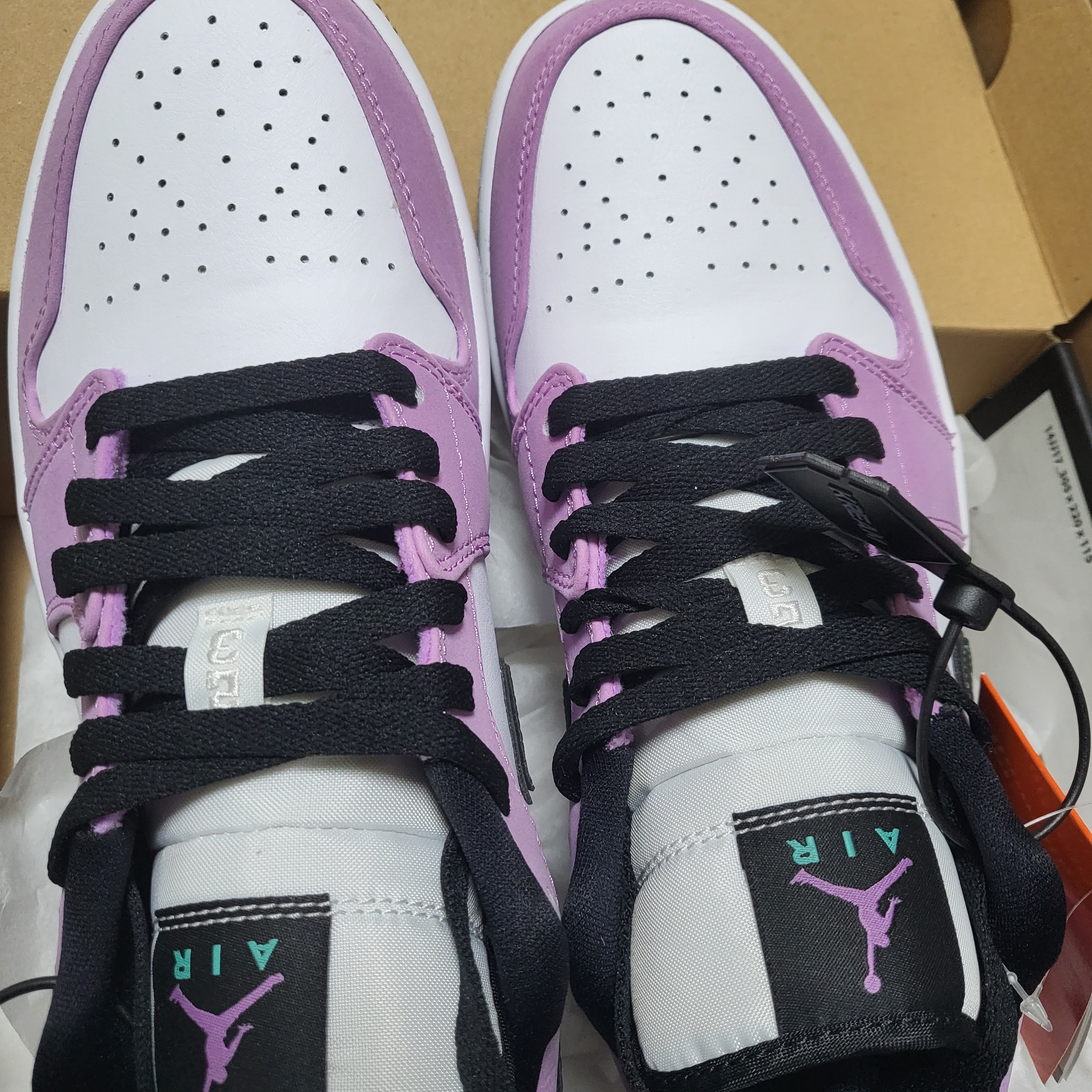 Jordan 1 Low SE Violet Shock 착용 스타일