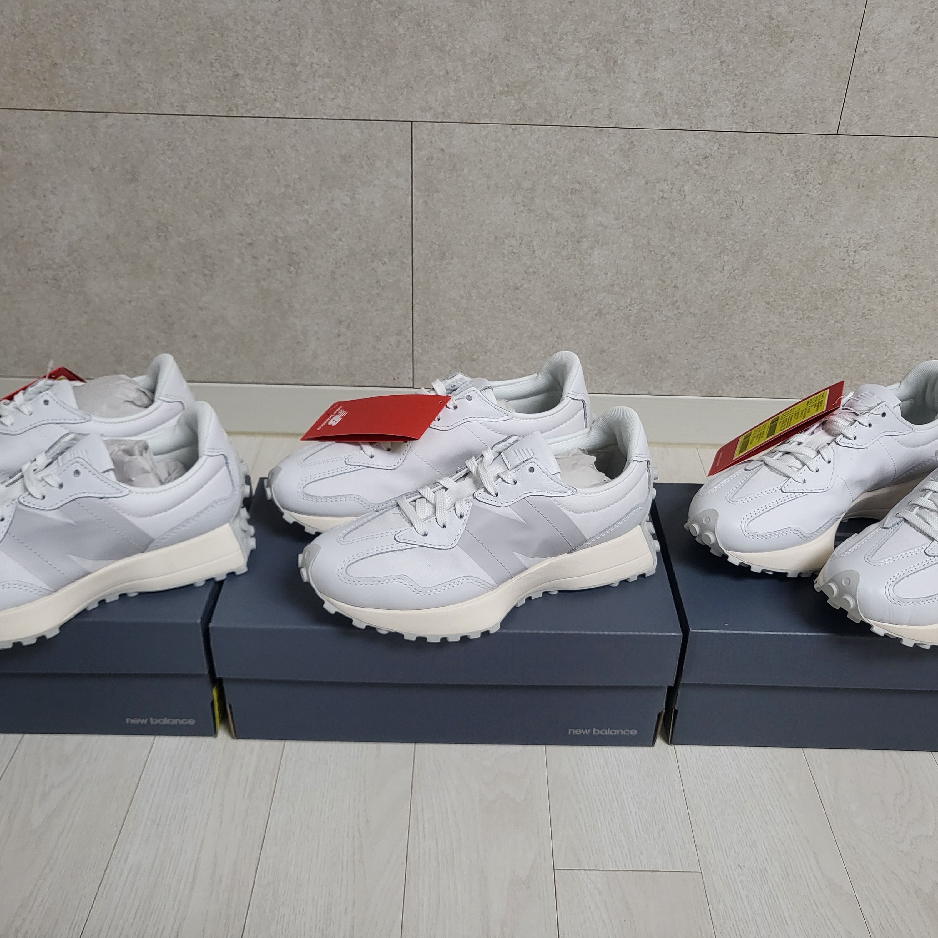 (W) New Balance 327 White - JD Sports Exclusive 착용 스타일 - 2