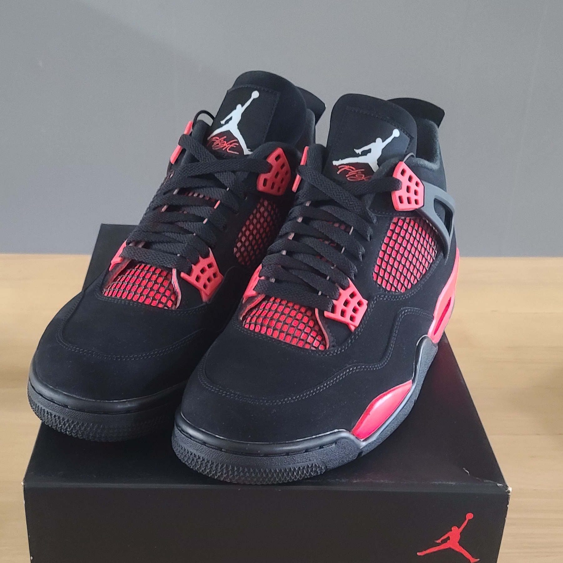 Jordan 4 Retro Crimson 착용 스타일