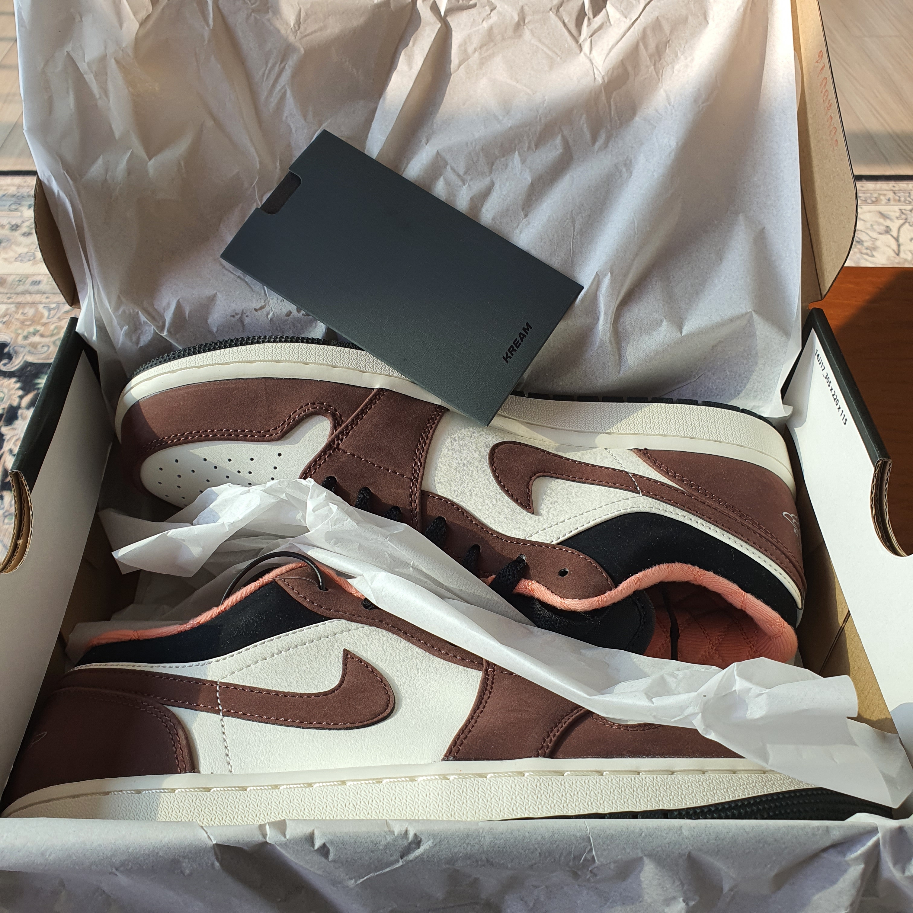Jordan 1 Low SE Chocolate Bliss 착용 스타일 - 1
