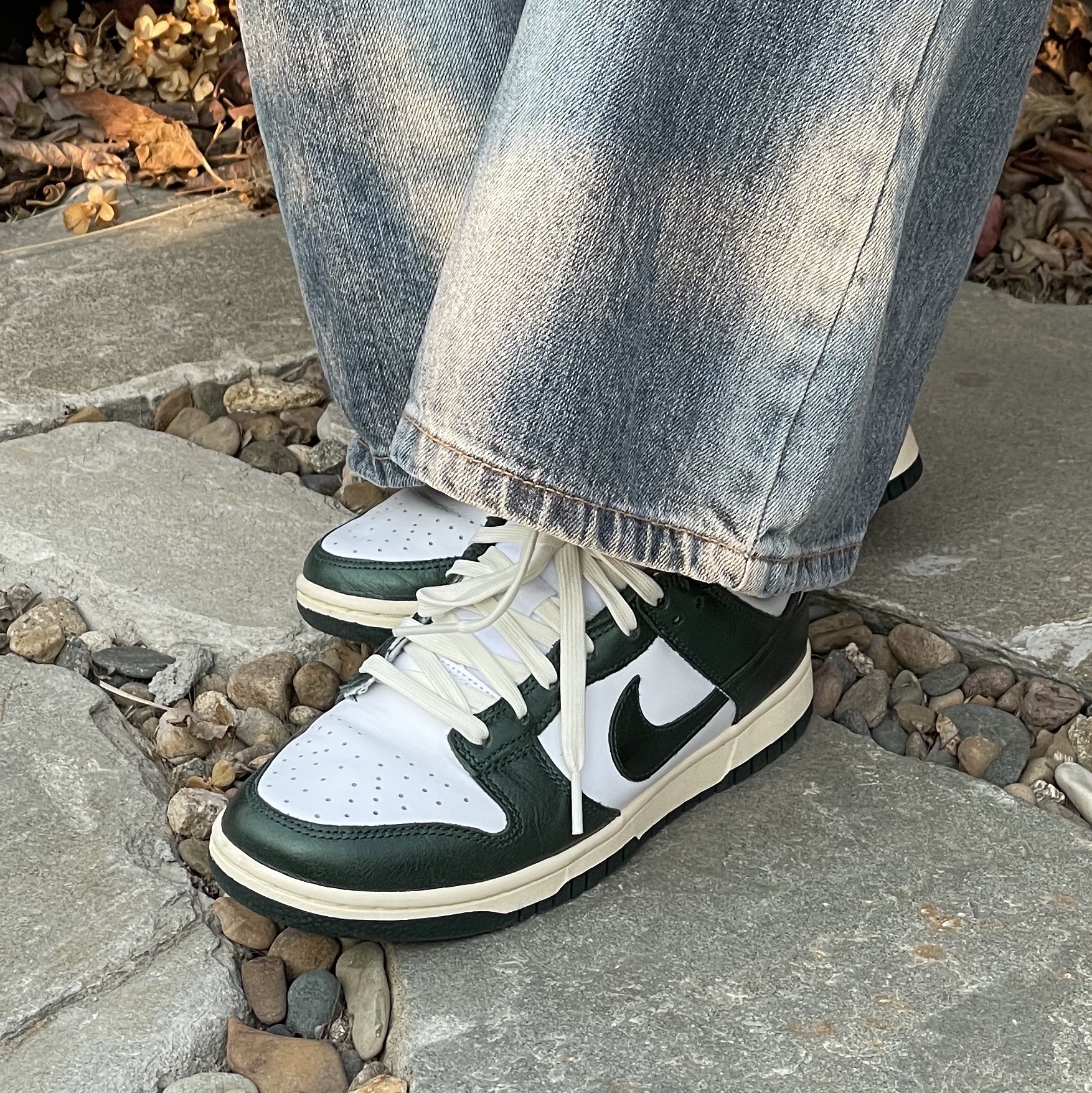 (W) Nike Dunk Low Vintage Green 착용 스타일 - 2