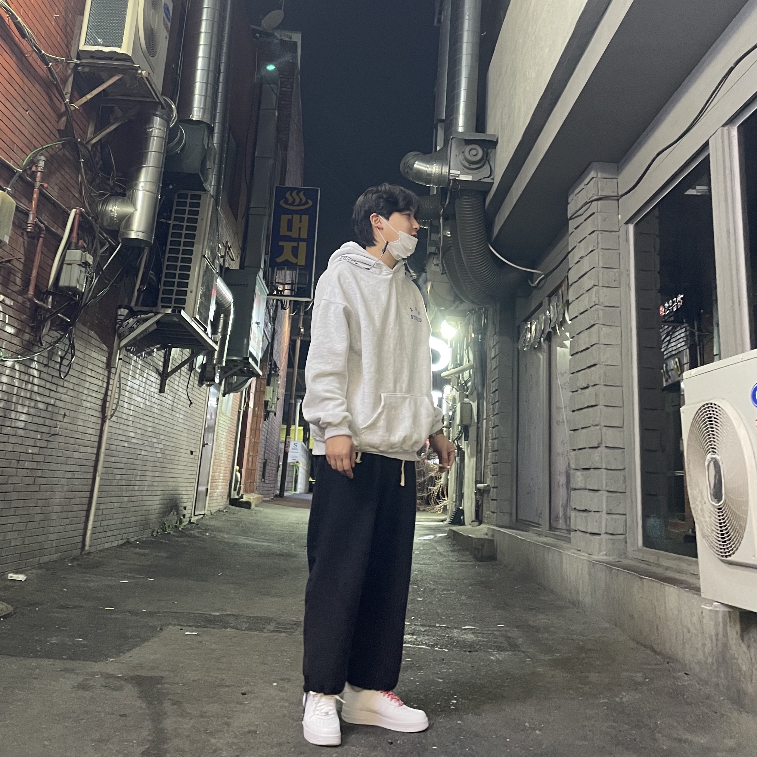 IAB Studio Hoodie Light Gray, Nike x Supreme Air Force 1 Low White 착용 스타일