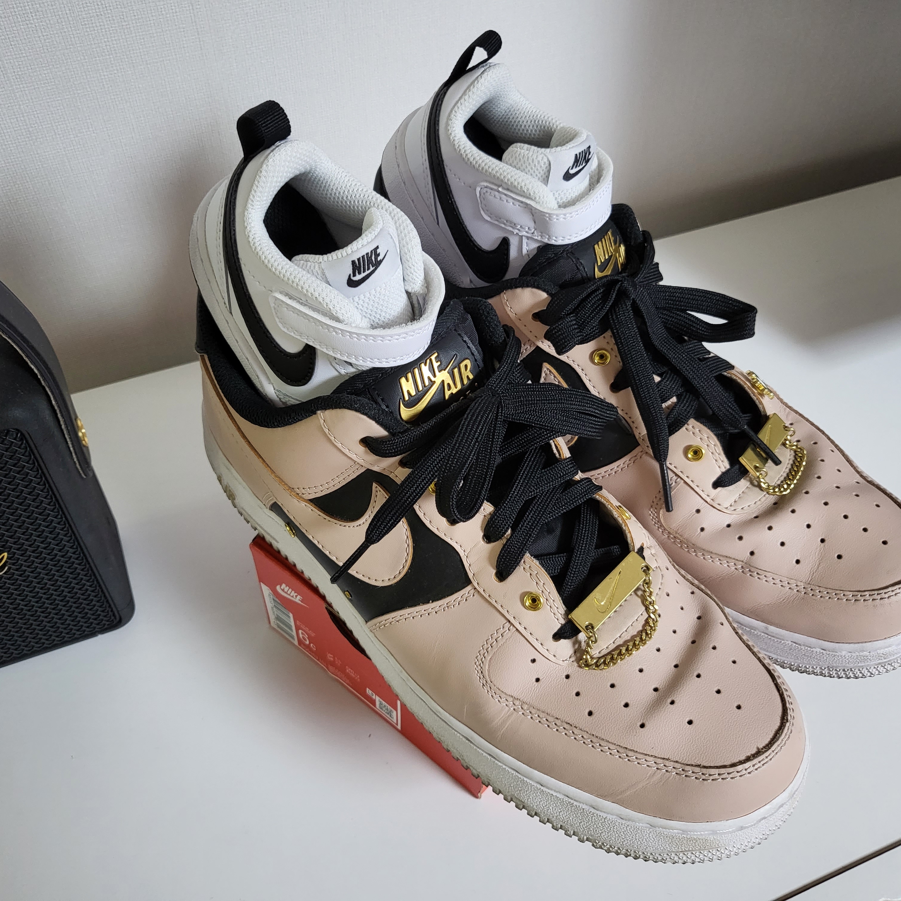 Nike Air Force 1 '07 PRM Touch Of Gold 착용 스타일 - 2