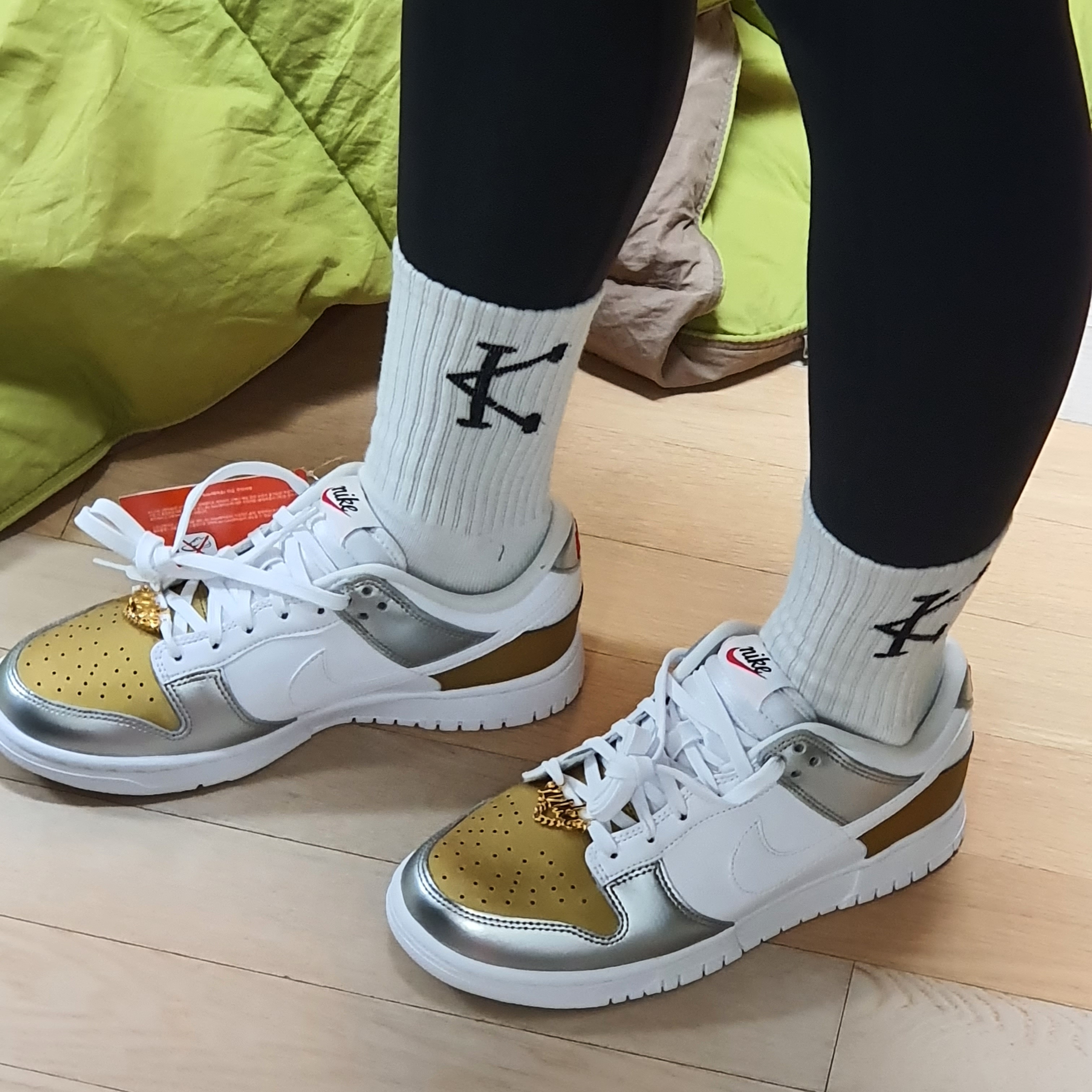 (W) Nike Dunk Low SE Heirloom 착용 스타일 - 1