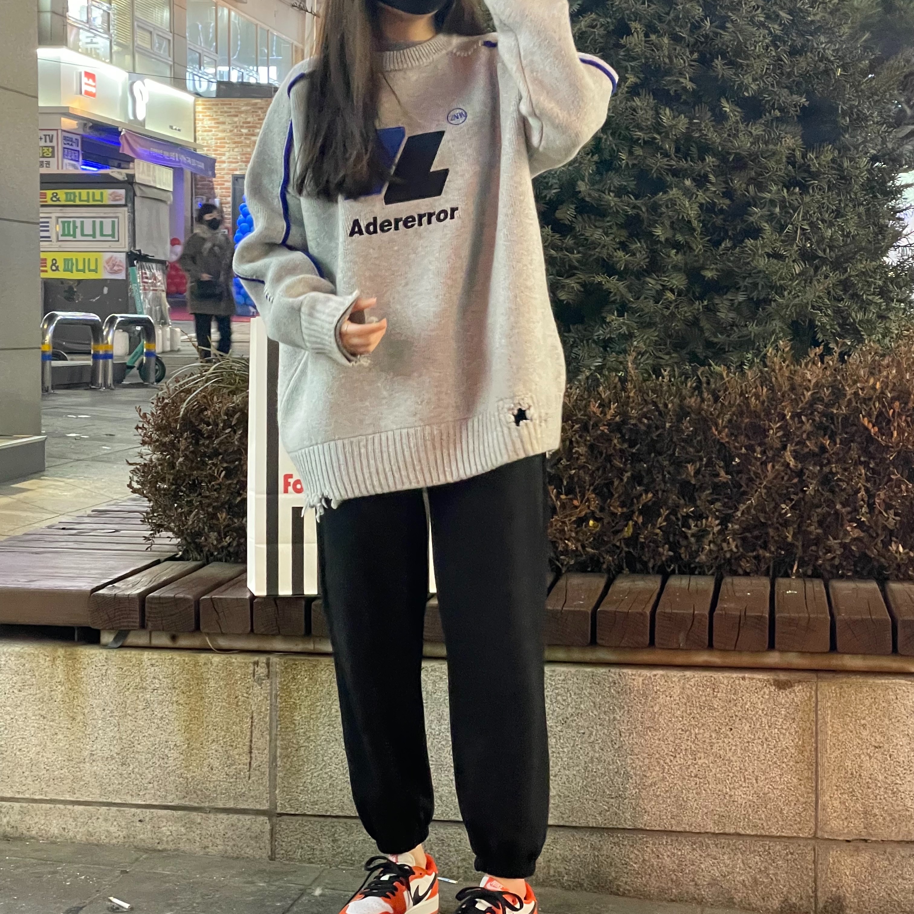 (W) Jordan 1 Low OG Starfish, Zara x Ader Error Oversize Sweater Grey 착용 스타일