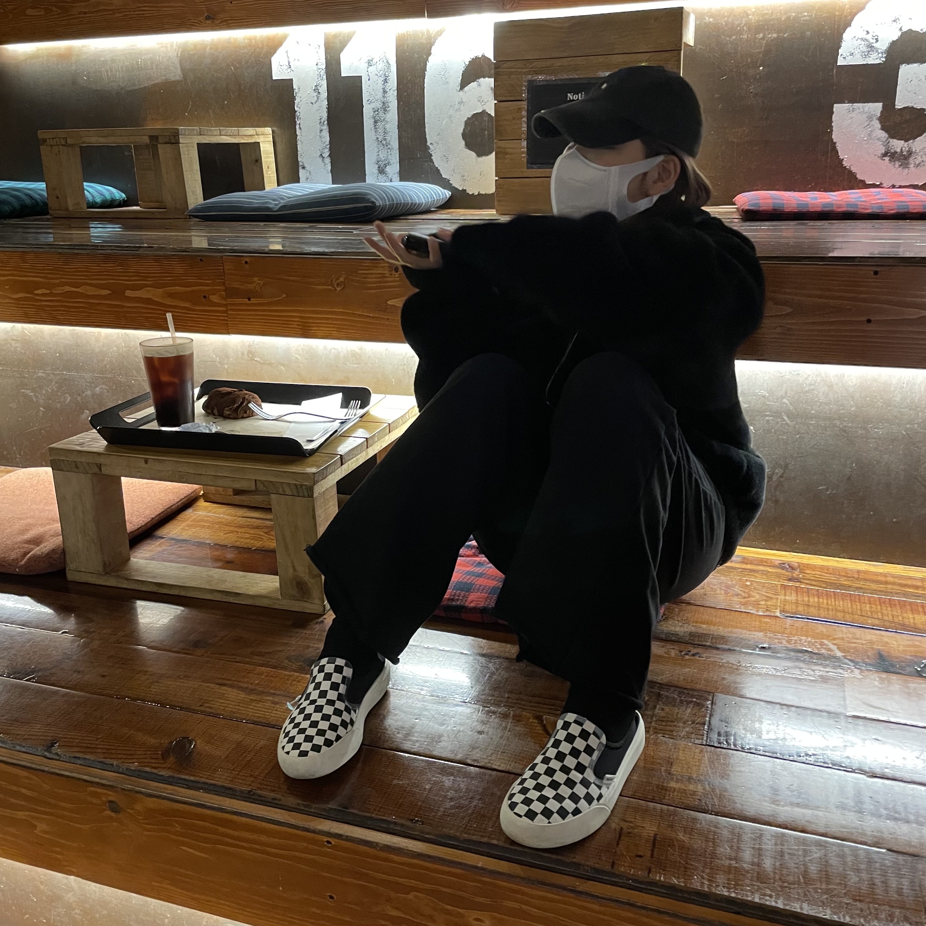 Vans Checkerboard Comfycush One Black 착용 스타일 - 1