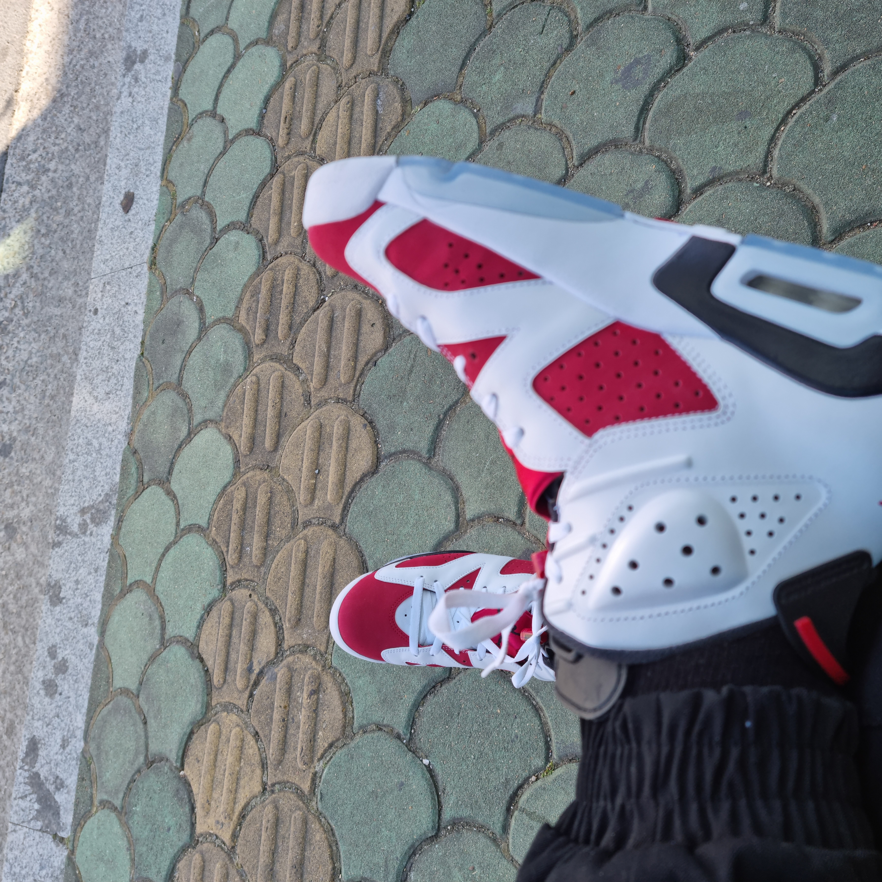 Jordan 6 Retro Carmine 2021 착용 스타일 - 2