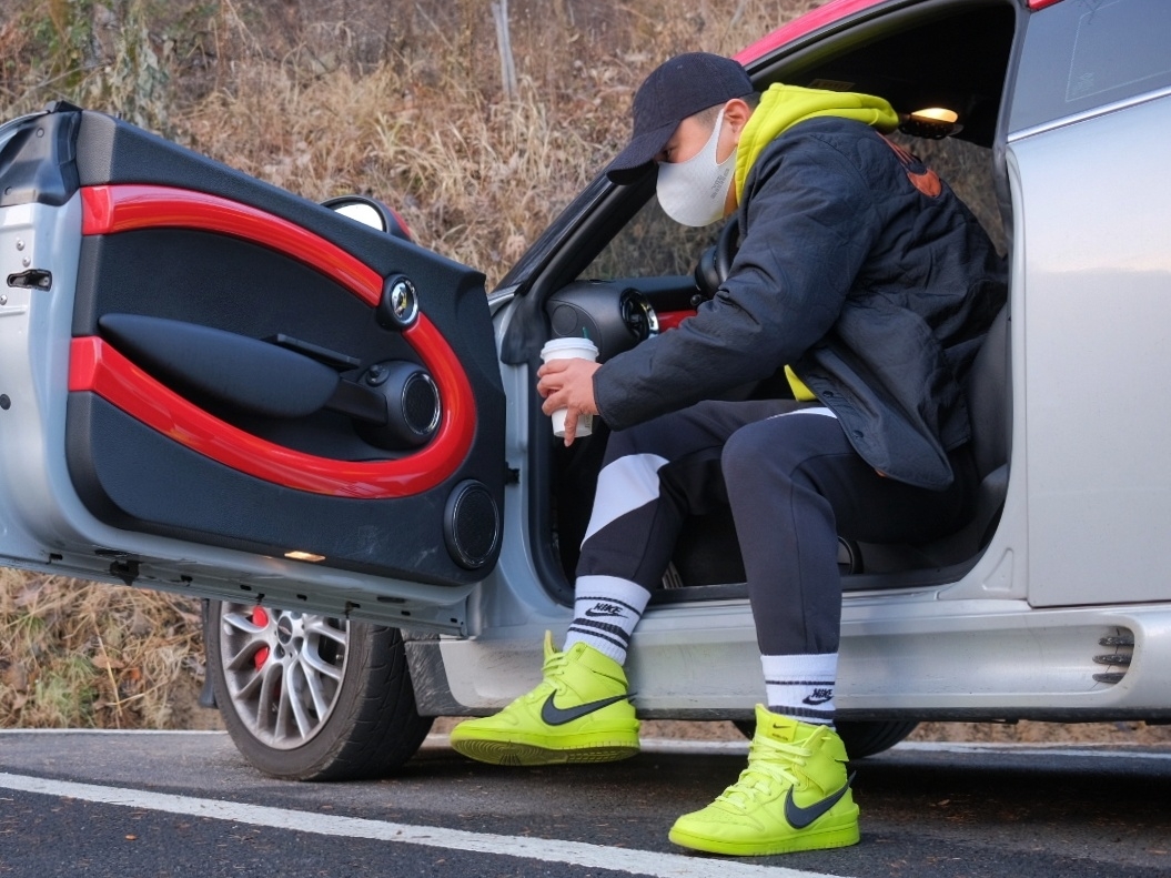 Nike x Ambush Dunk High Flash Lime 착용 스타일