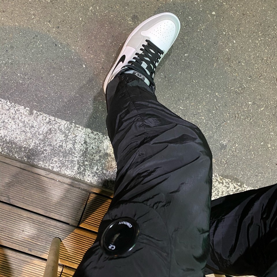 Jordan 1 Mid Light Smoke Grey 착용 스타일