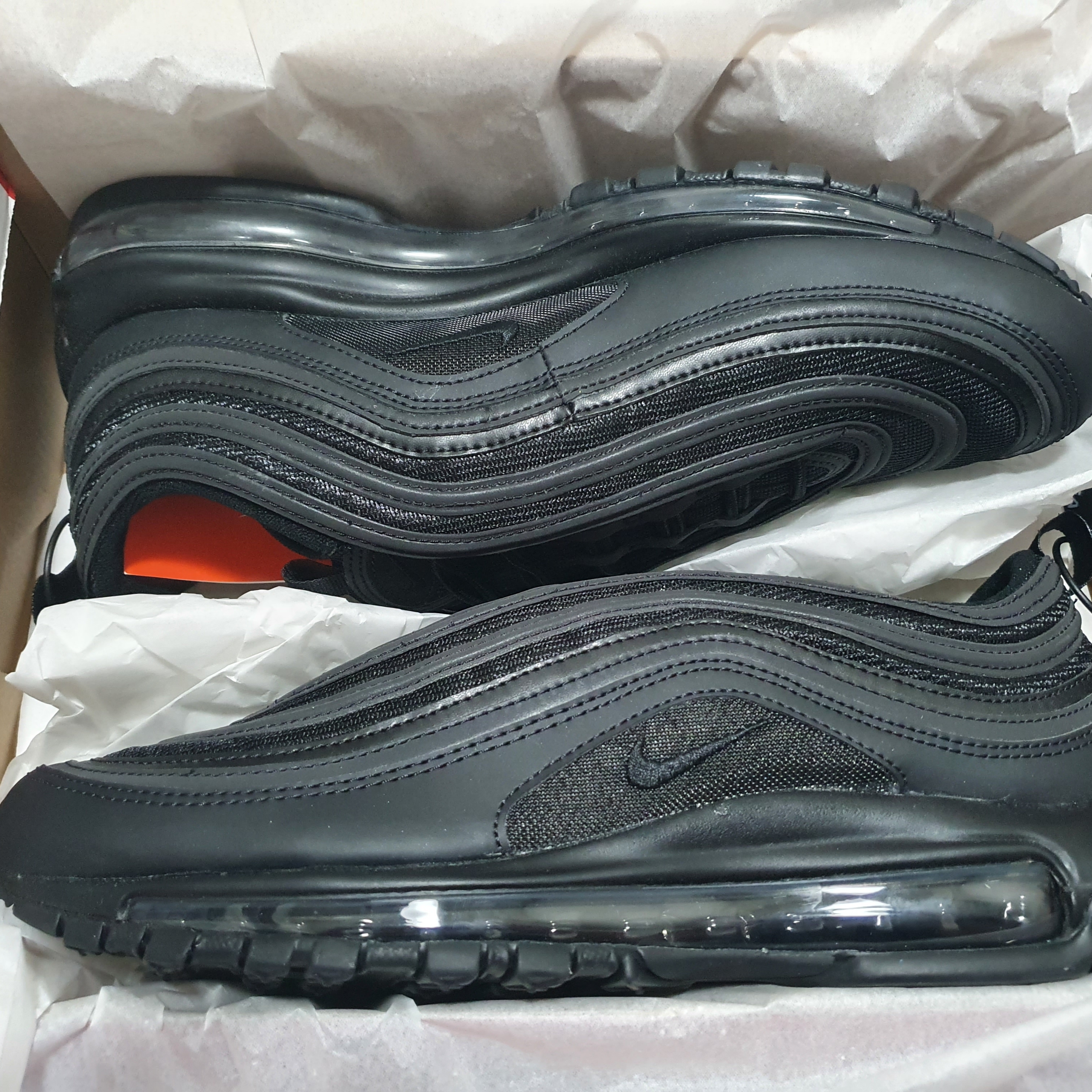 Nike Air Max 97 Triple Black 착용 스타일 - 2