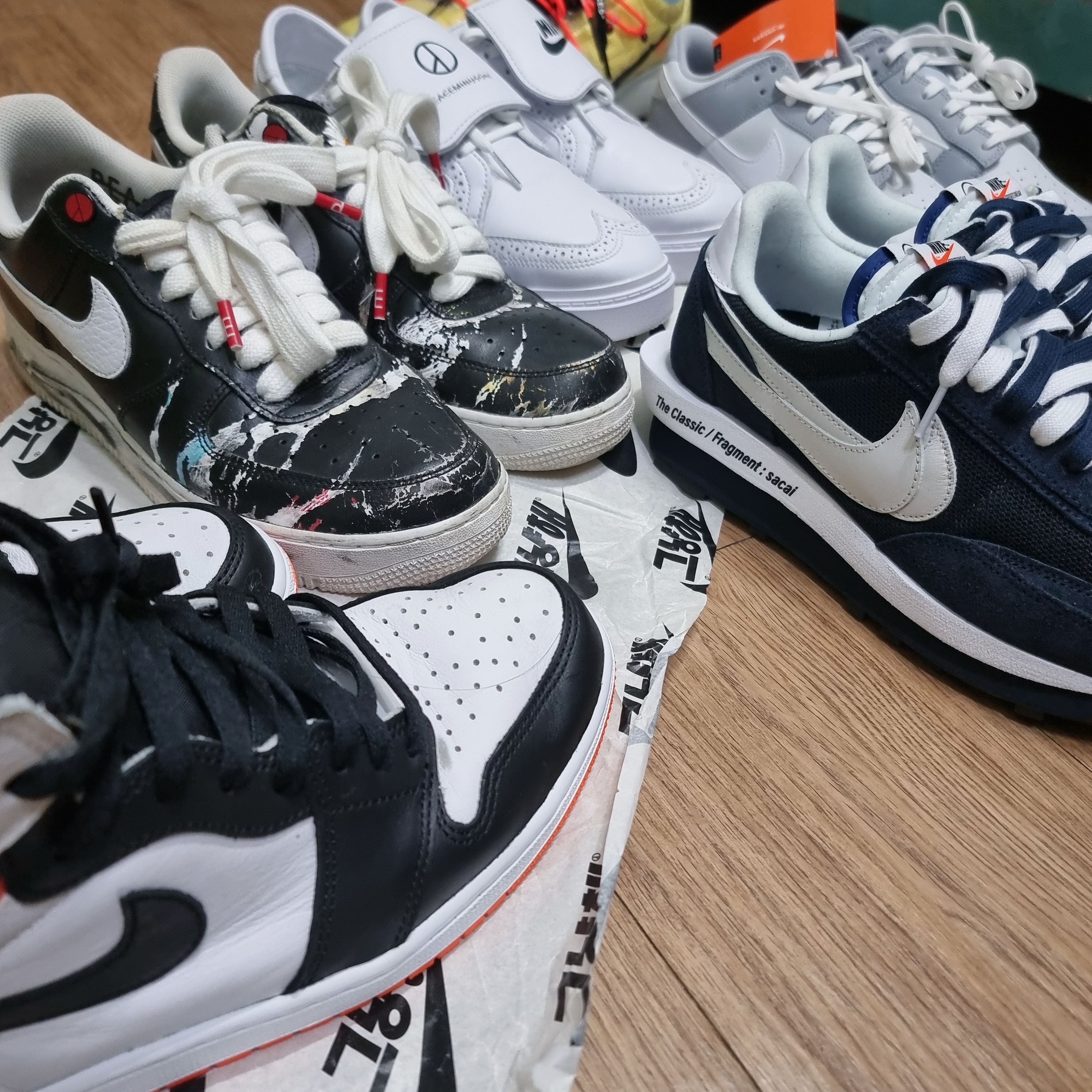 (W) Nike x Off-White Vapor Street Tour Yellow, Jordan 1 Retro High OG Electro Orange 착용 스타일 - 1