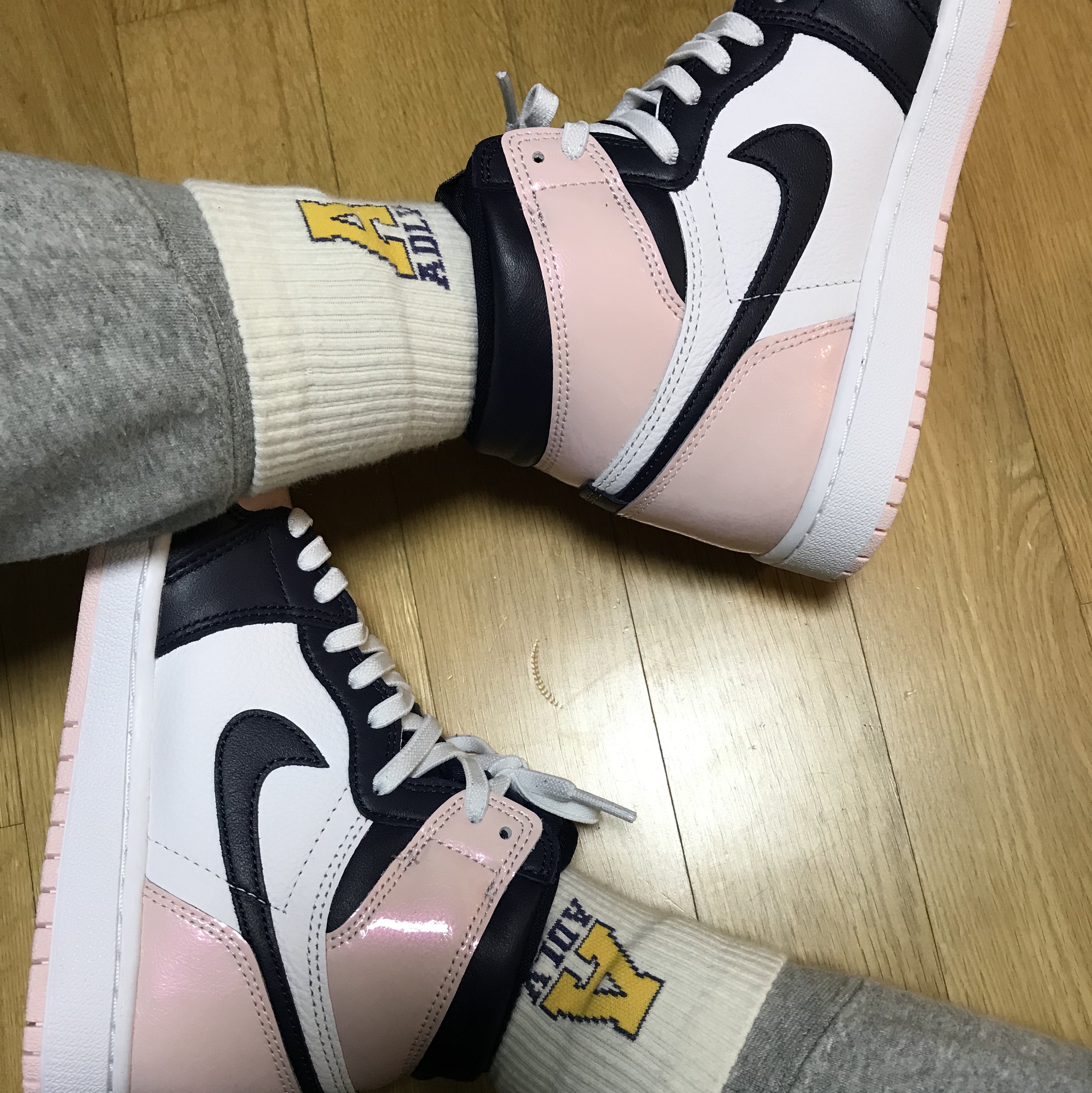 (W) Jordan 1 Retro High OG Atmosphere 착용 스타일 - 2