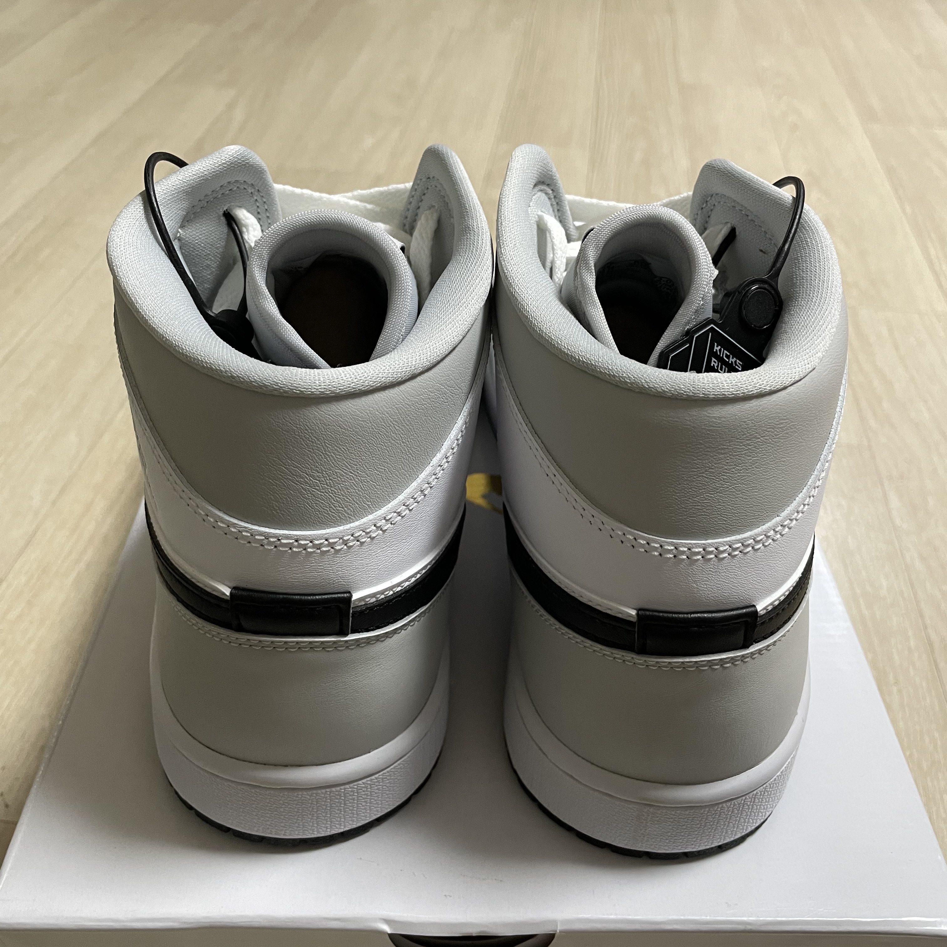 (W) Jordan 1 Mid Grey Fog 착용 스타일 - 3