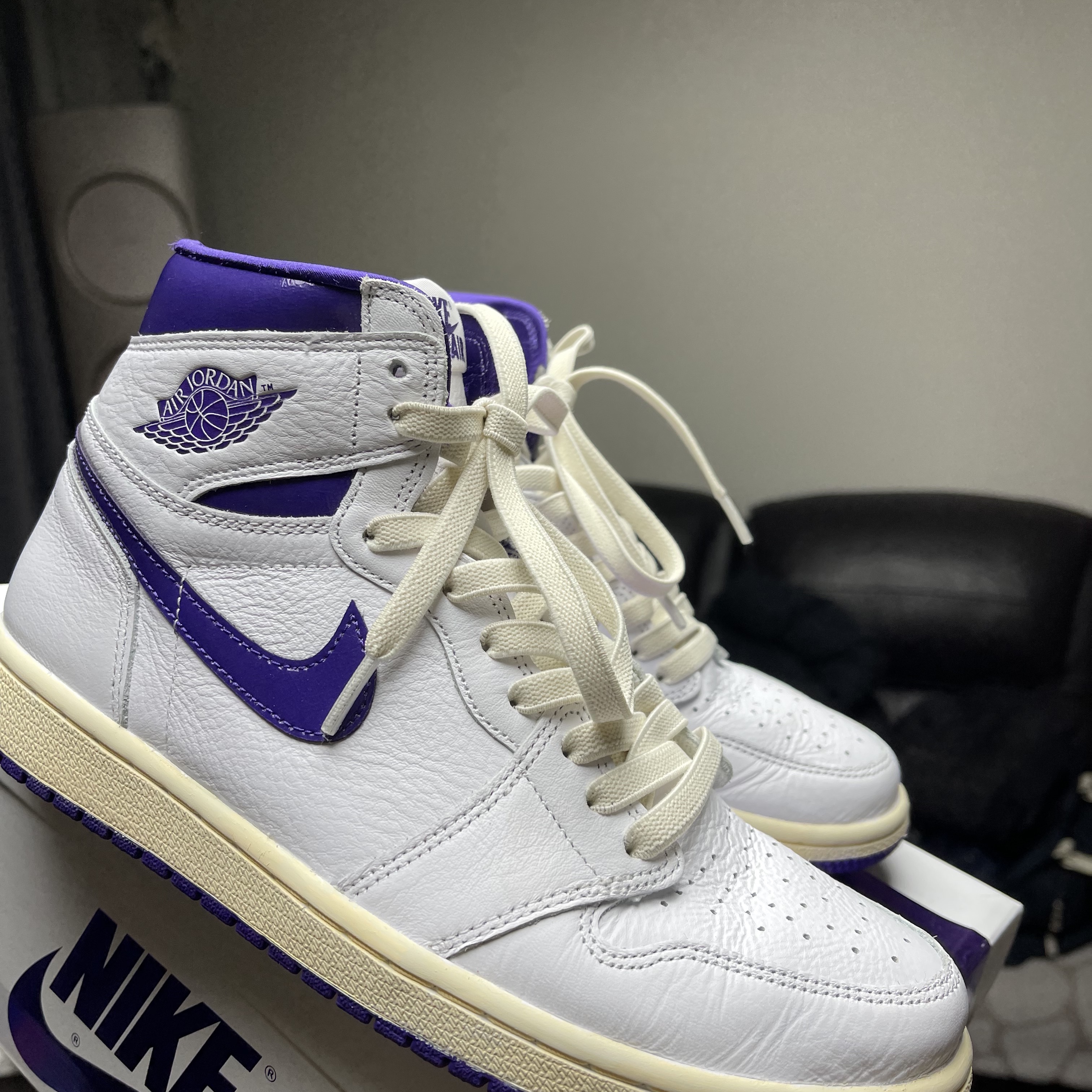 (W) Jordan 1 High OG Court Purple 착용 스타일 - 1
