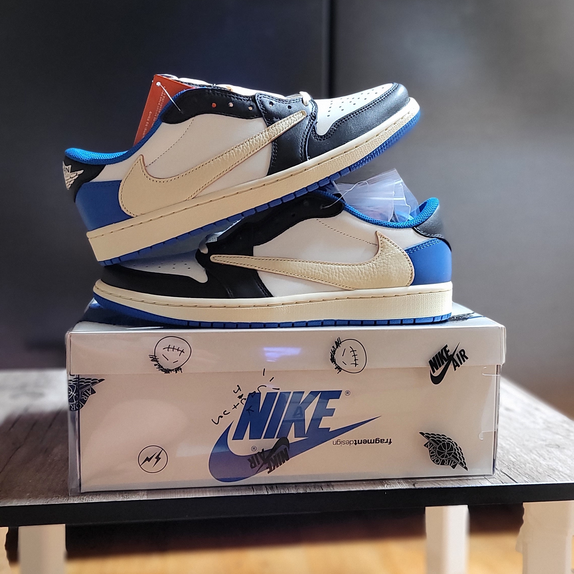 Jordan 1 x Travis Scott x Fragment Retro Low OG SP Military Blue 착용 스타일