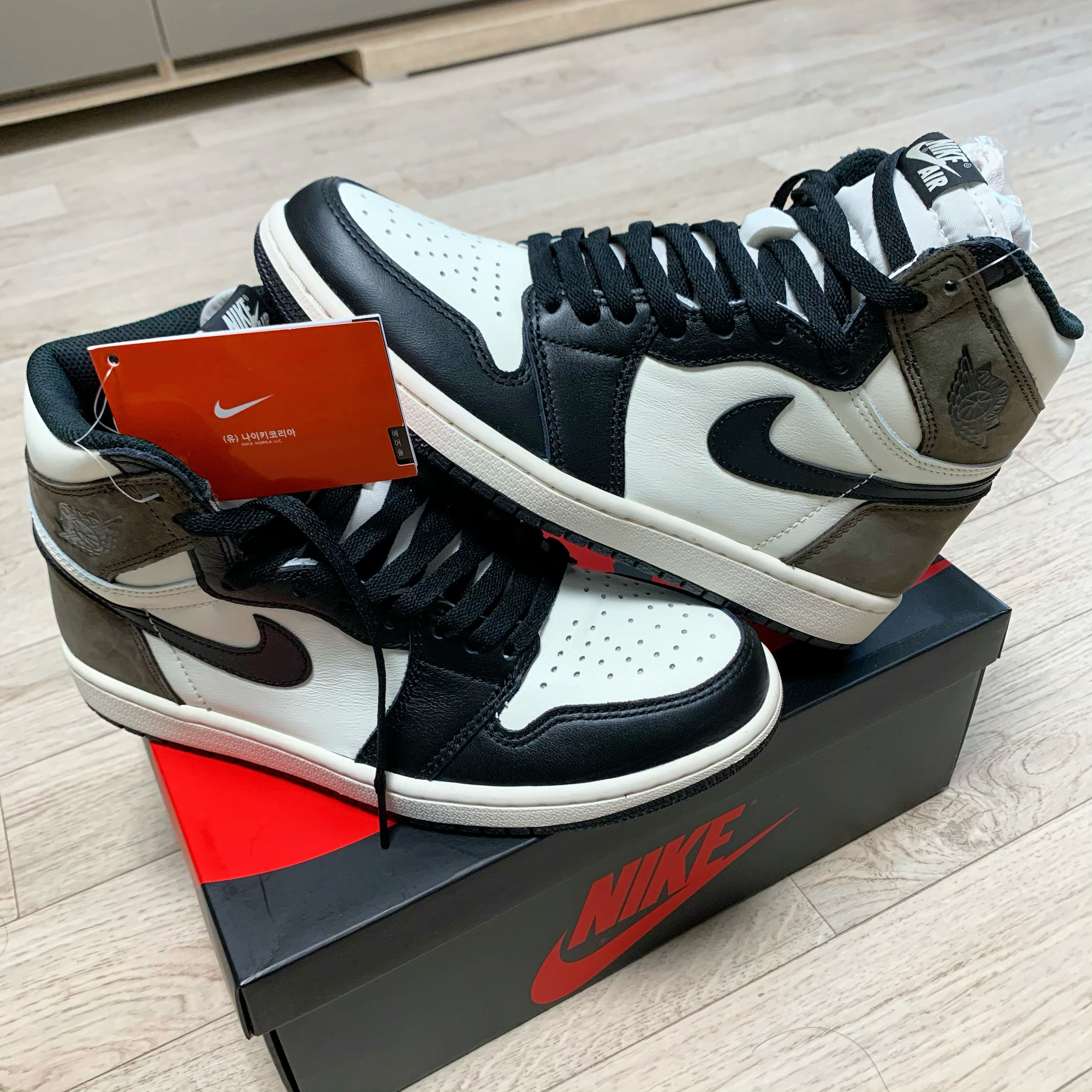 Jordan 1 Retro High OG Black Mocha 착용 스타일