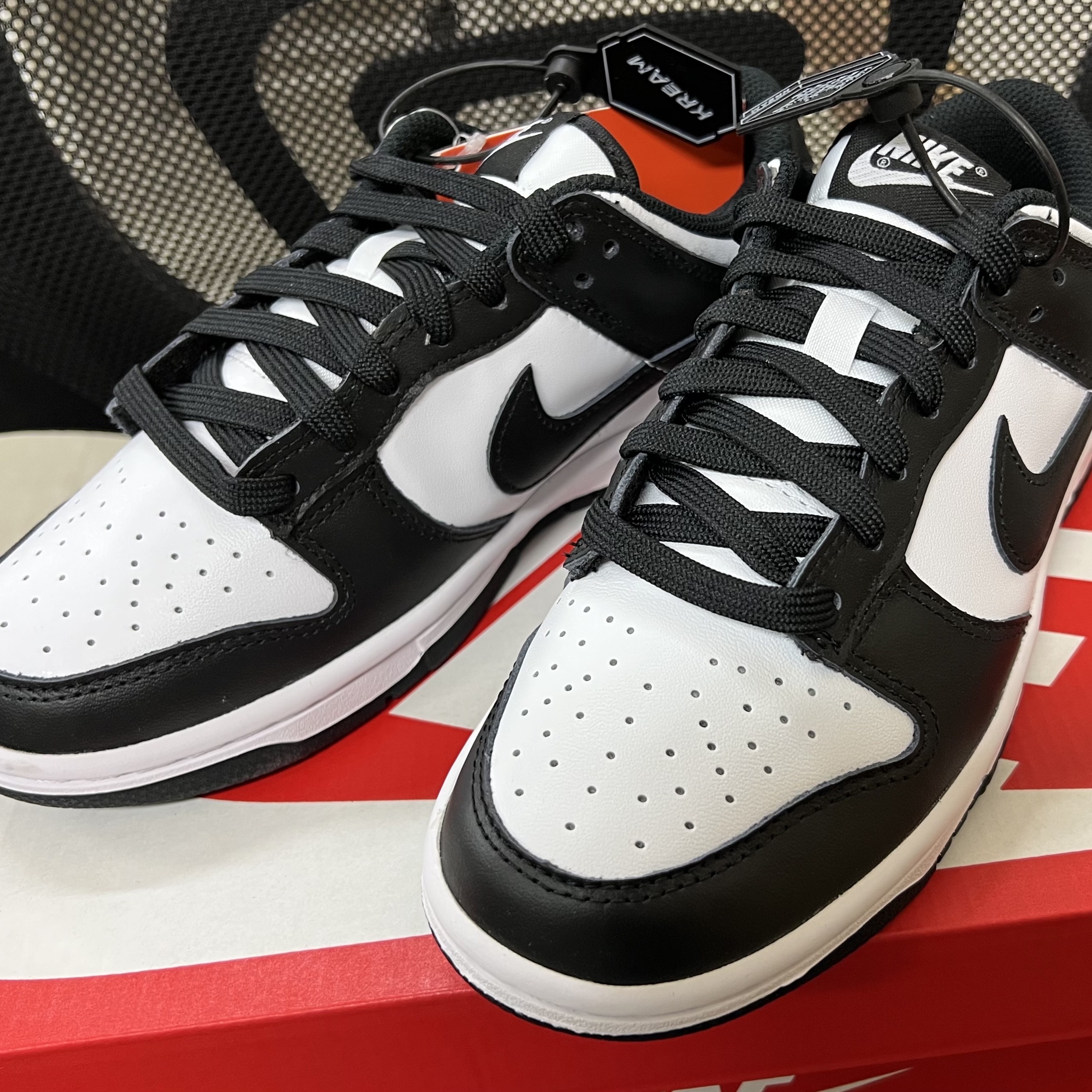 (W) Nike Dunk Low Black 착용 스타일 - 4