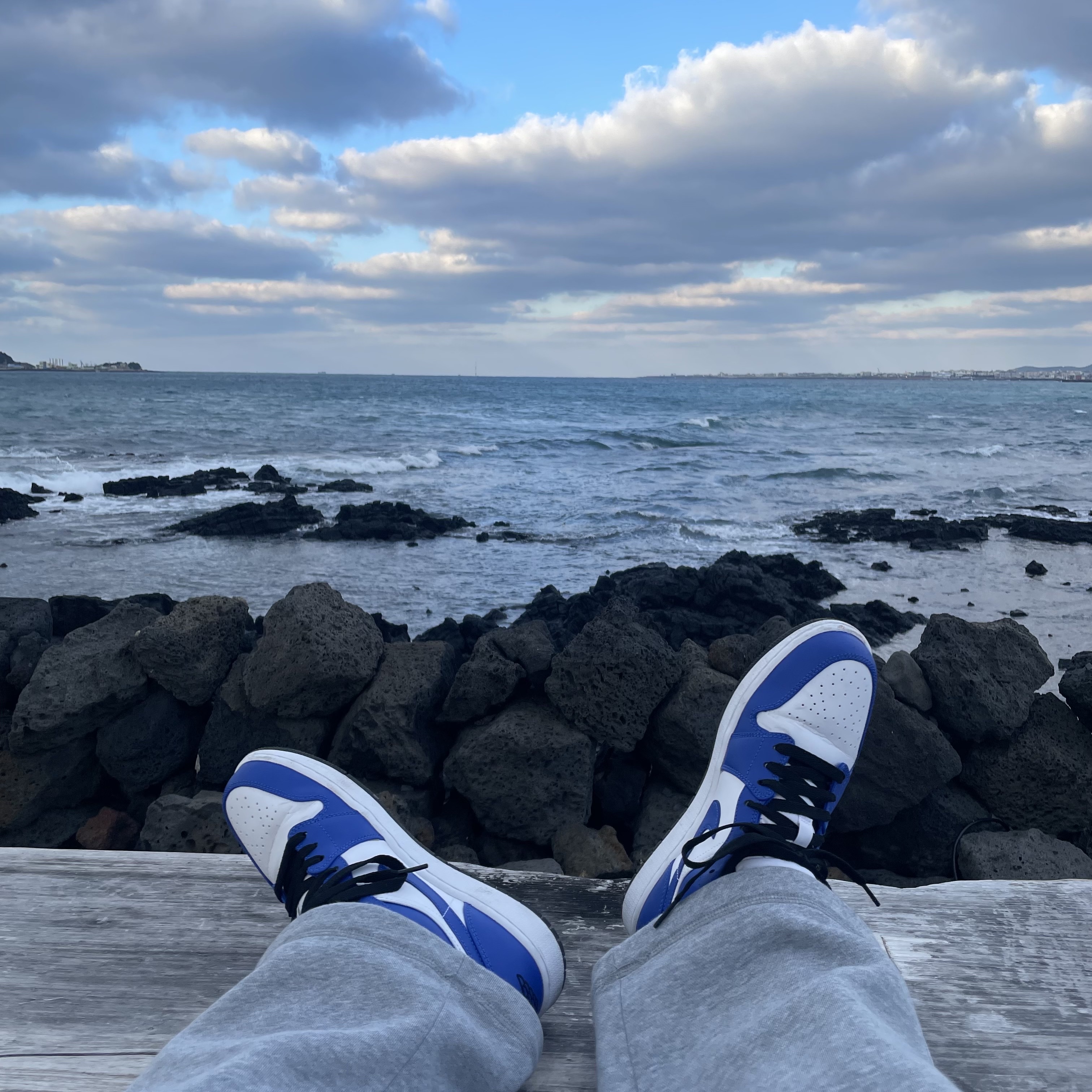 Jordan 1 Low Hyper Royal 착용 스타일