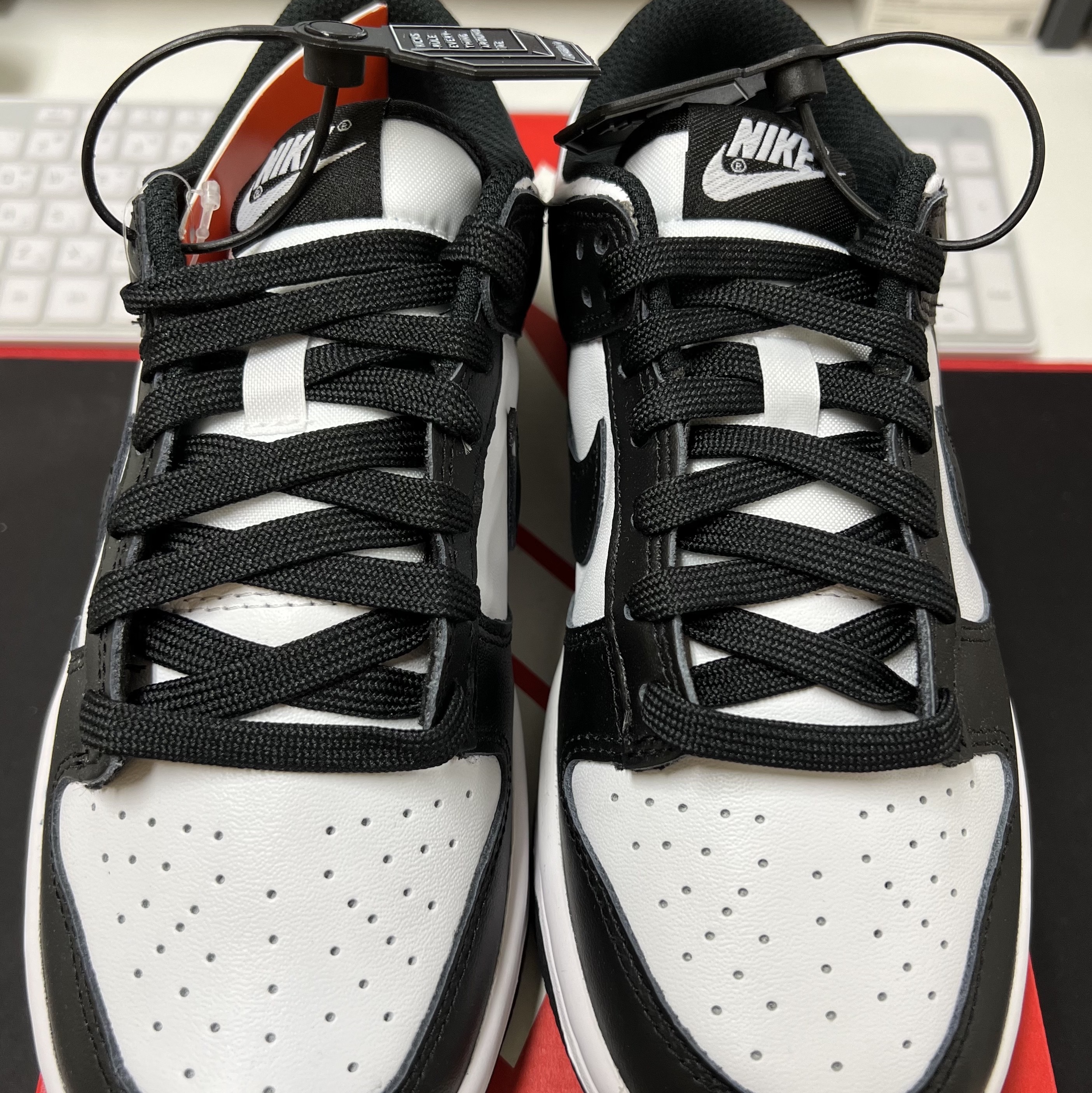 (W) Nike Dunk Low Black 착용 스타일 - 3