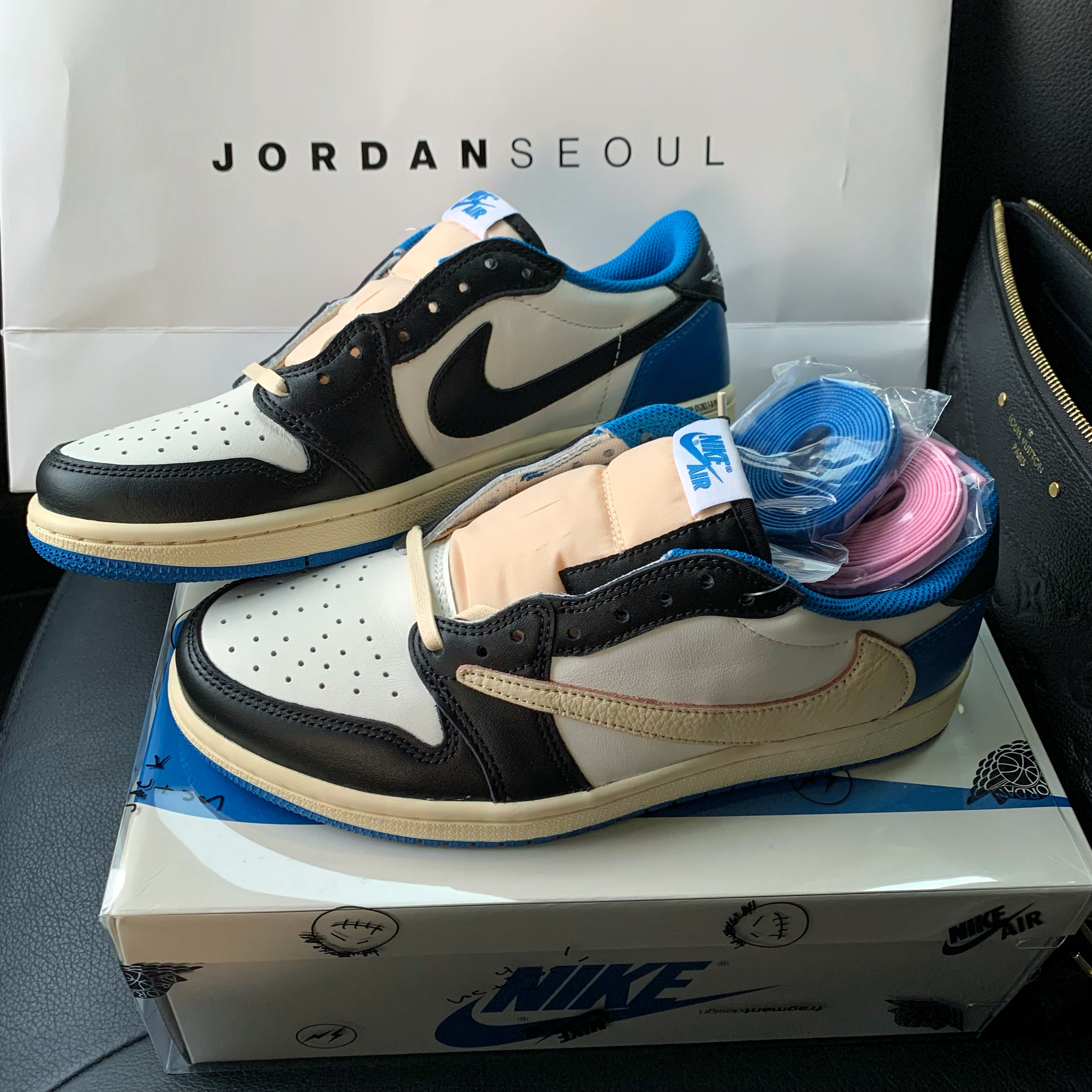 Jordan 1 x Travis Scott x Fragment Retro Low OG SP Military Blue 착용 스타일