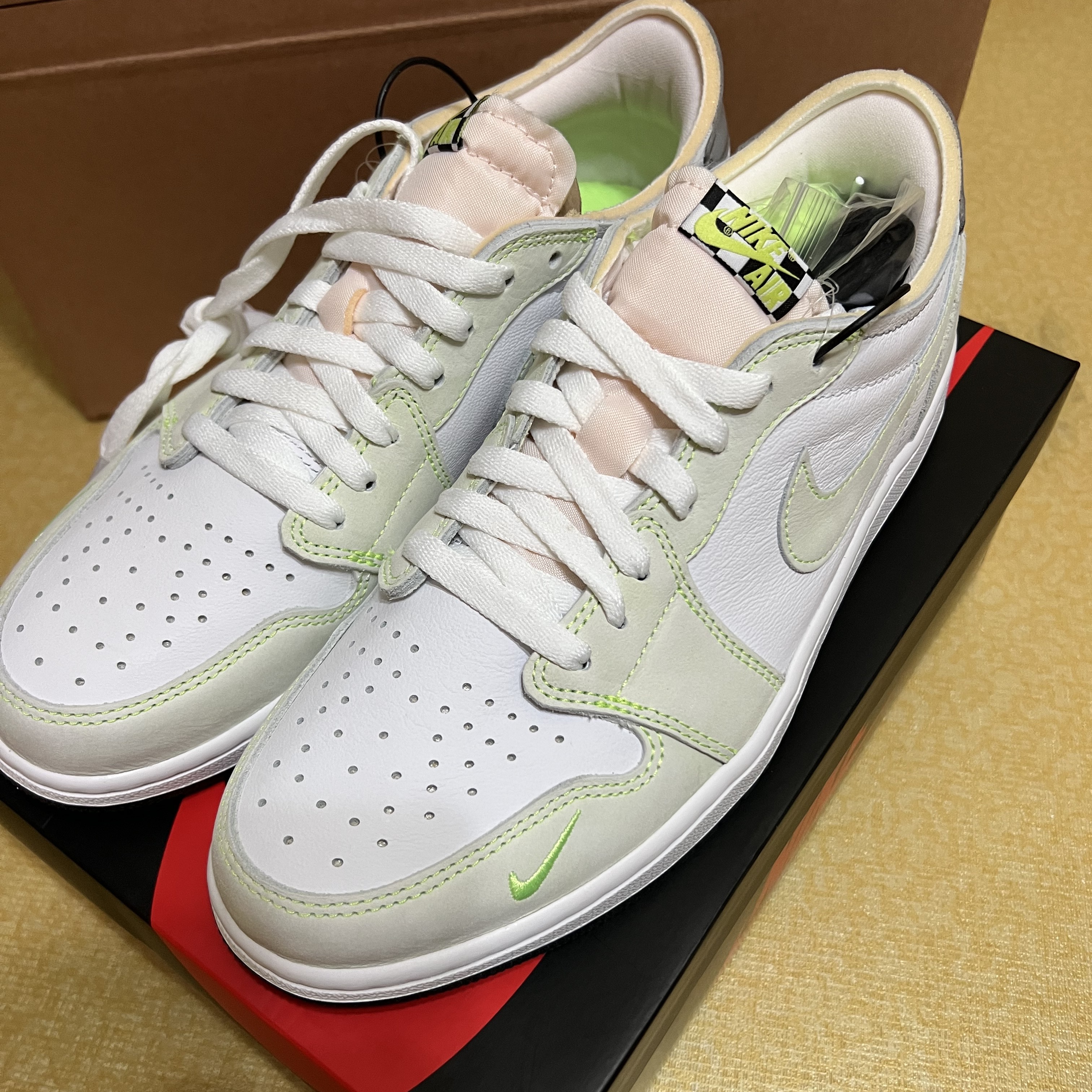 Jordan 1 Low OG Ghost Green 착용 스타일 - 2