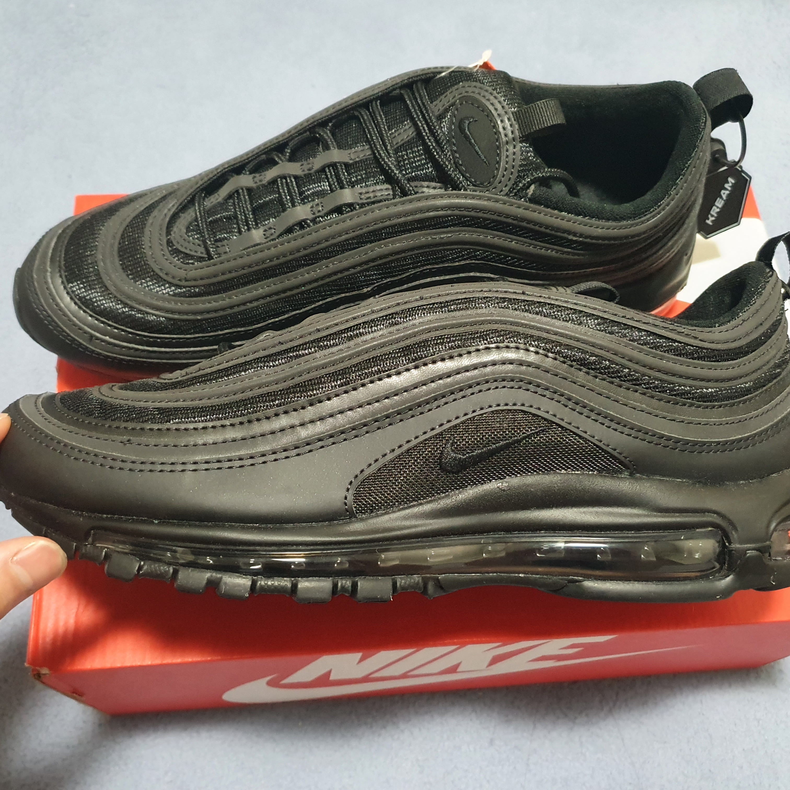 Nike Air Max 97 Triple Black 착용 스타일 - 4
