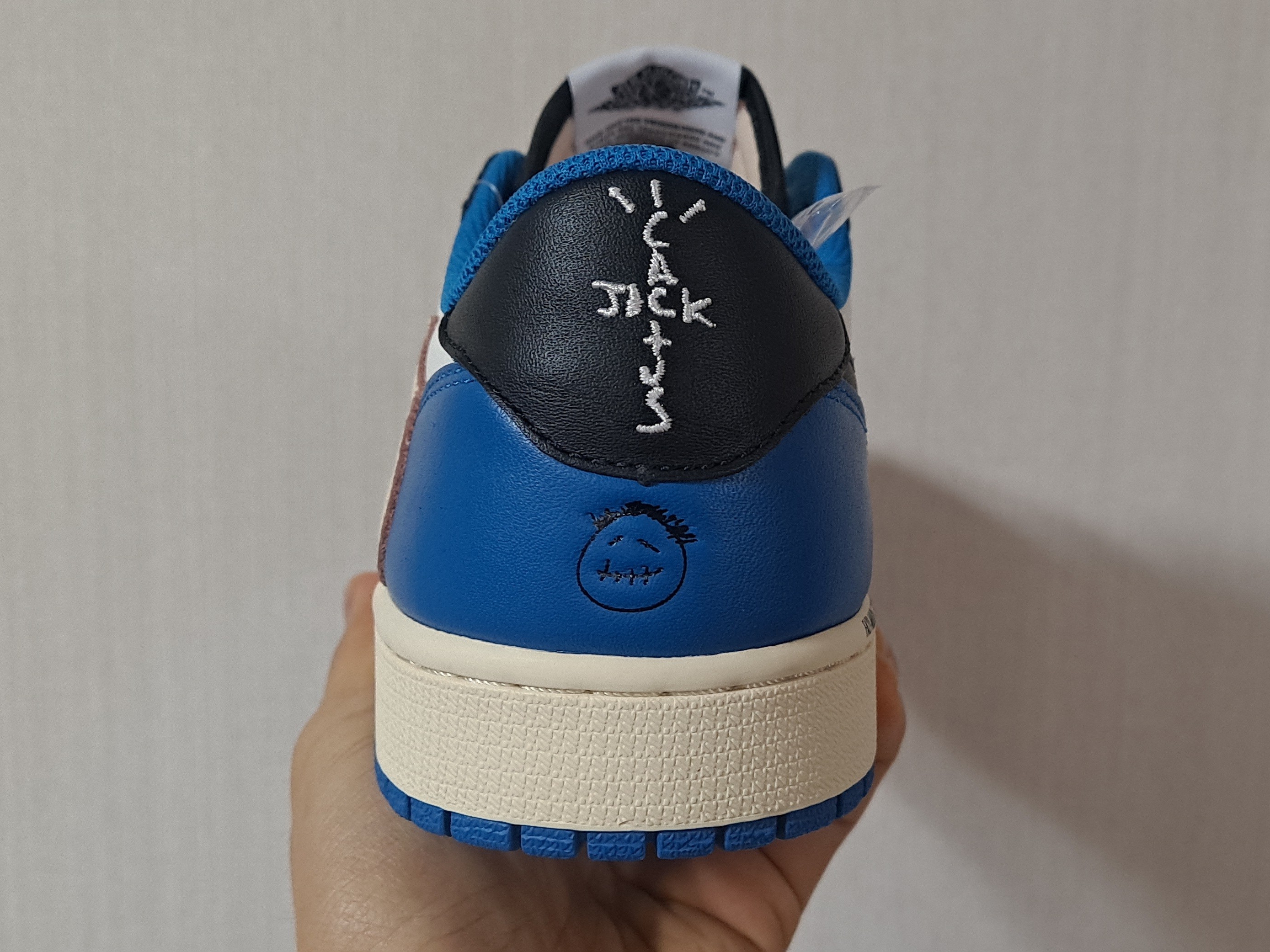 Jordan 1 x Travis Scott x Fragment Retro Low OG SP Military Blue 착용 스타일 - 3