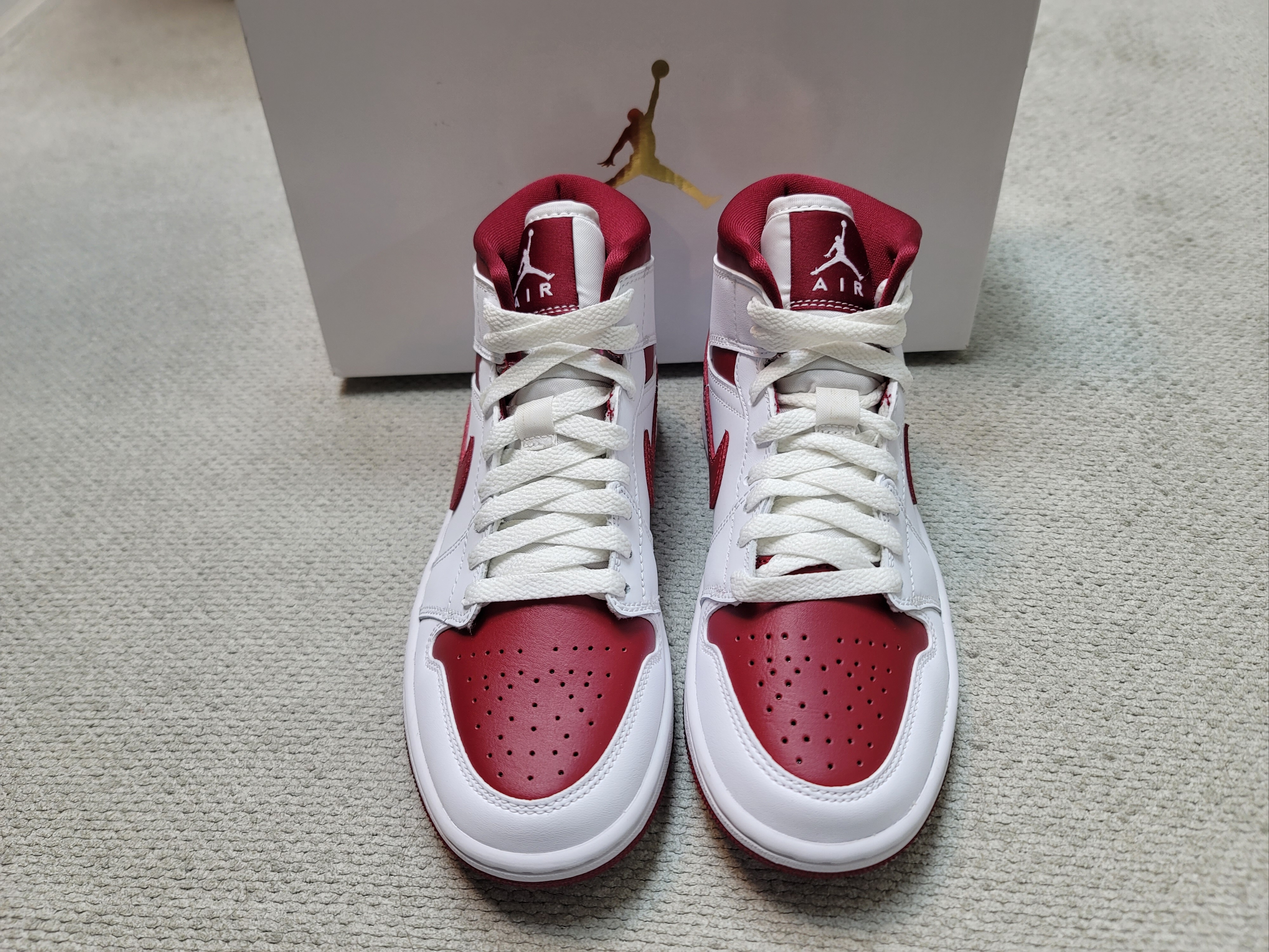 (W) Jordan 1 Mid Championship Red 착용 스타일 - 3